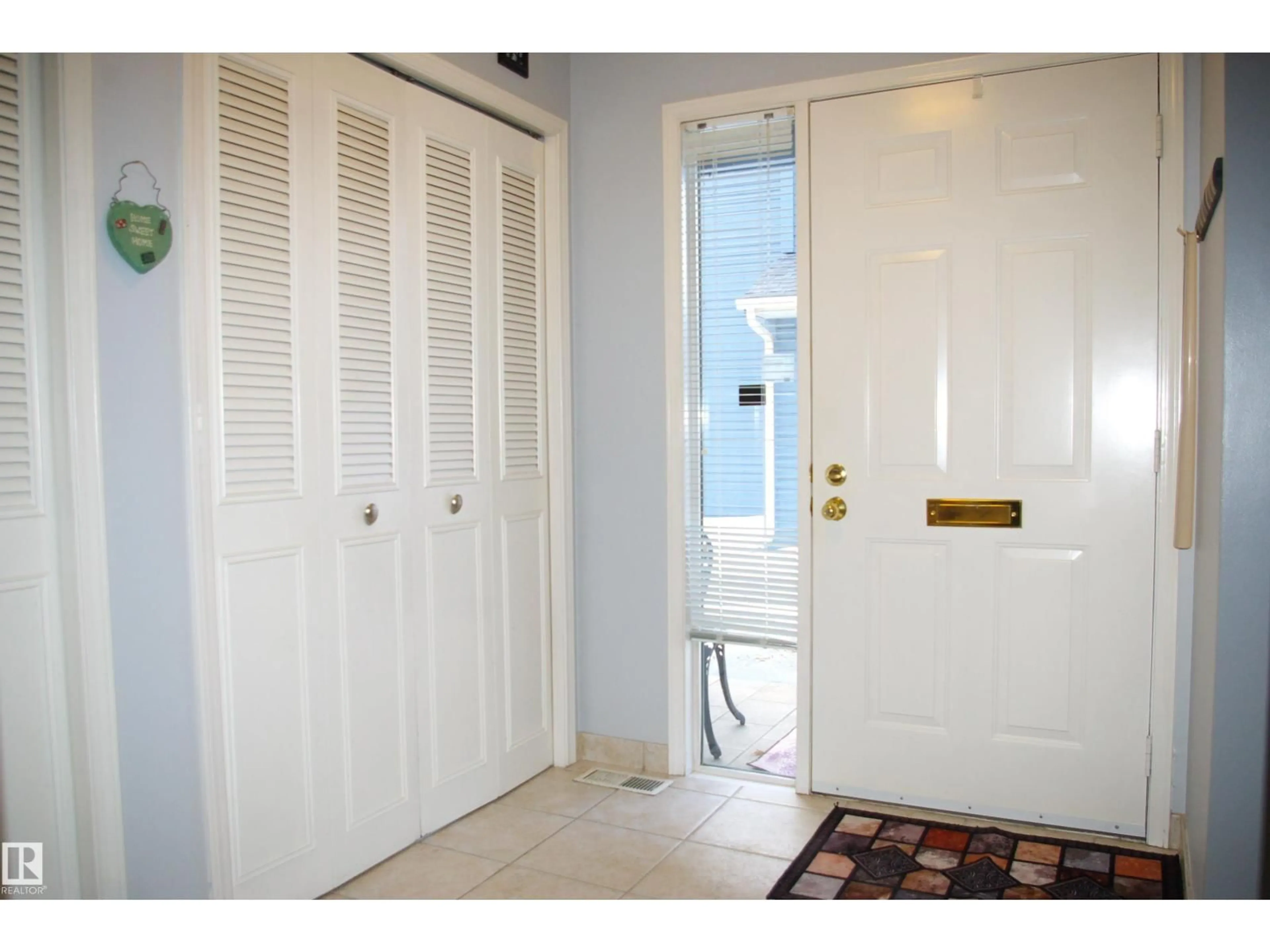 Indoor entryway for 208 LAKESIDE GR, St. Albert Alberta T8N3T3