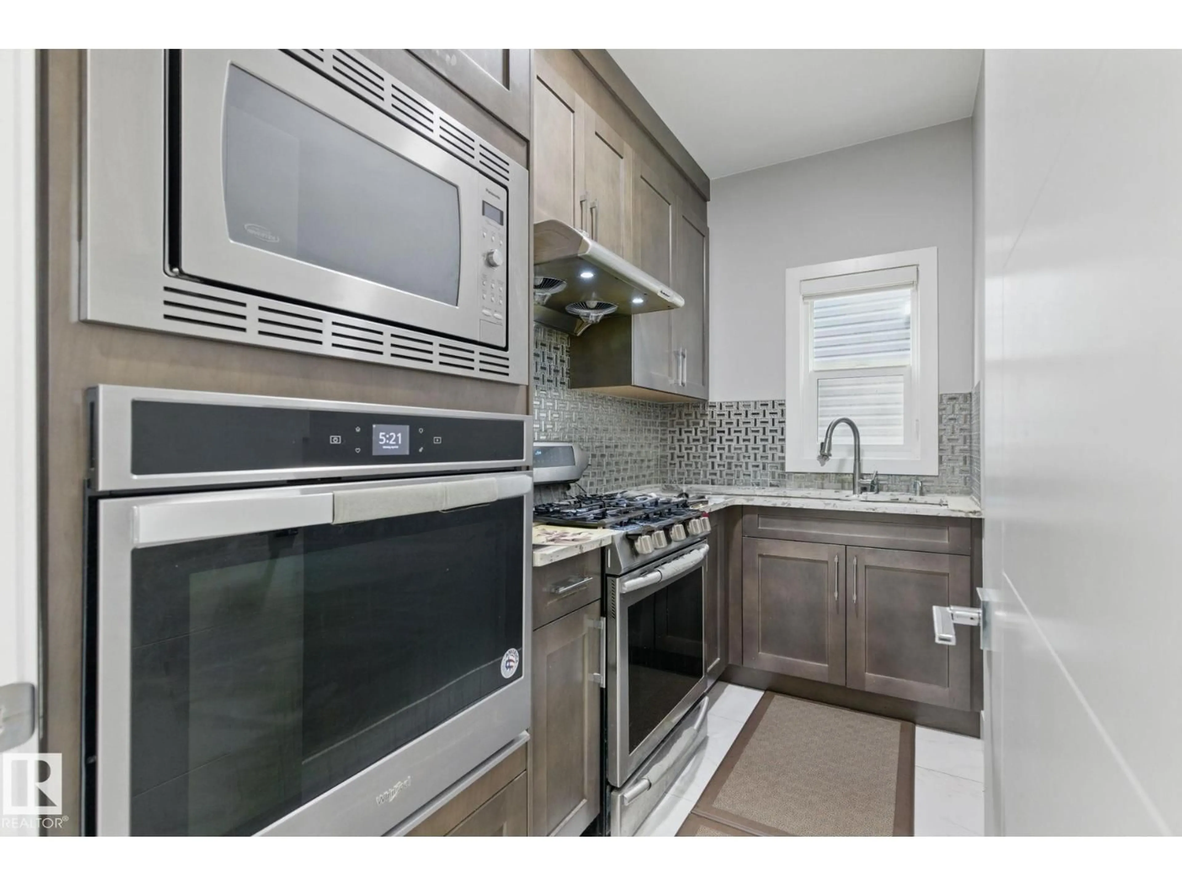 Standard kitchen, unknown for 1412 25 ST, Edmonton Alberta T6T2K7