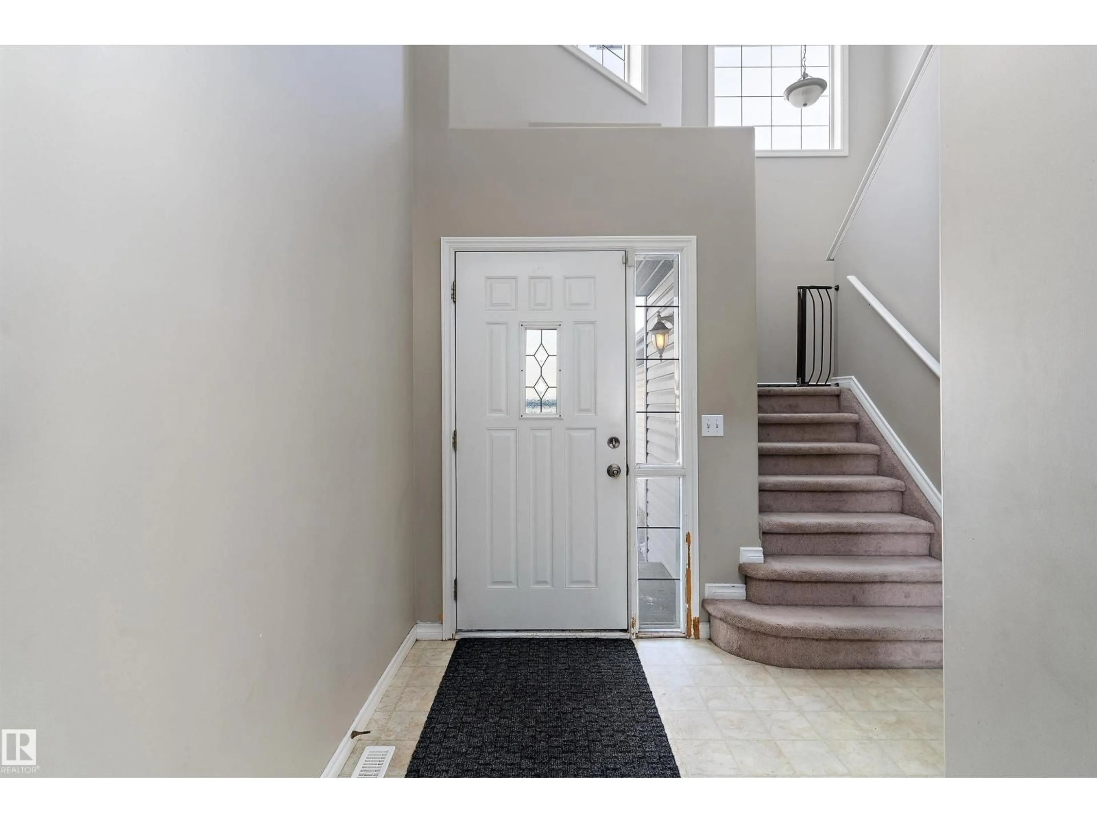 Indoor entryway for 3517 22 ST, Edmonton Alberta T6T1W2