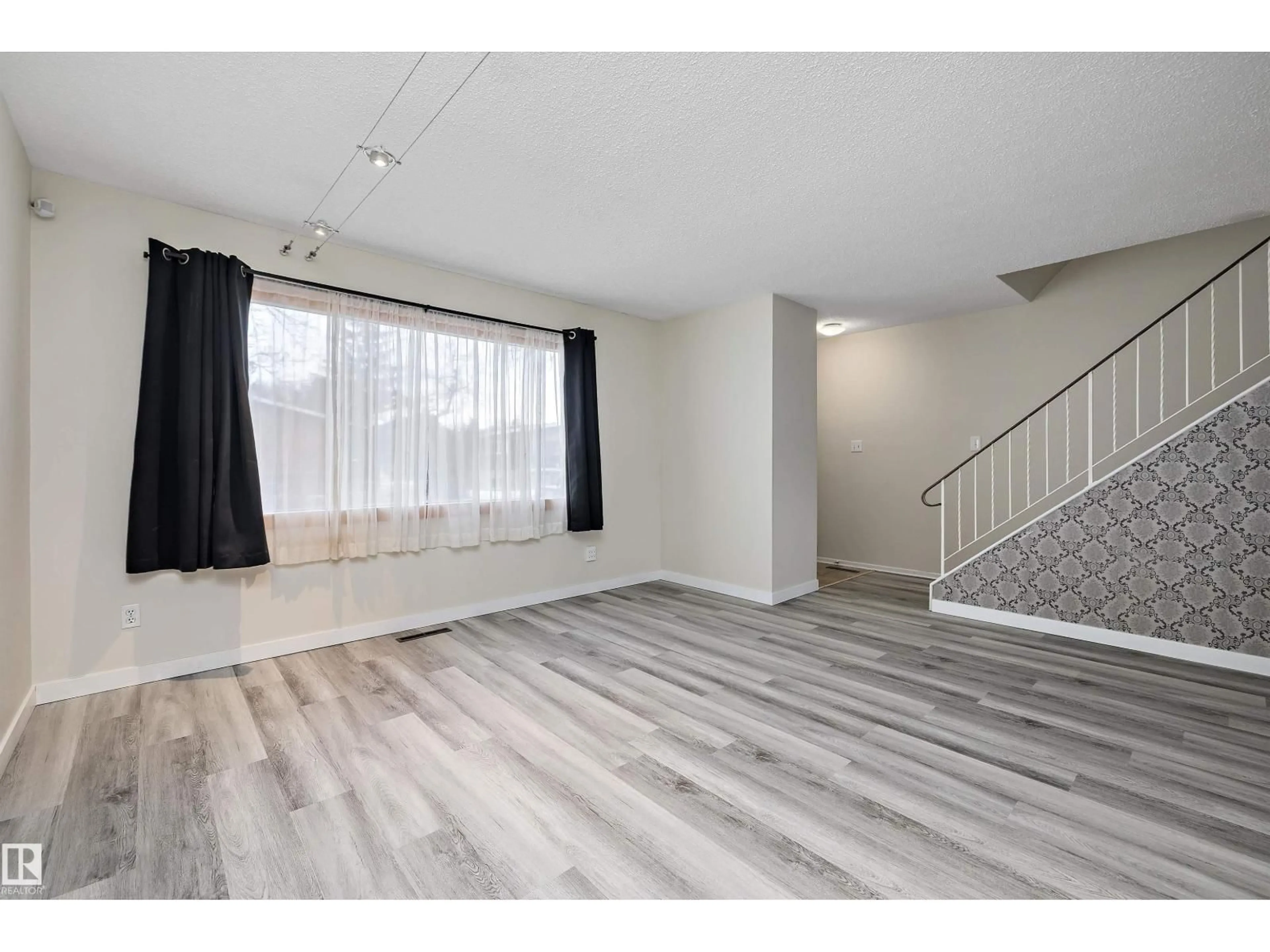 A pic of a room for NW - 11813 44 ST, Edmonton Alberta T5W2S4