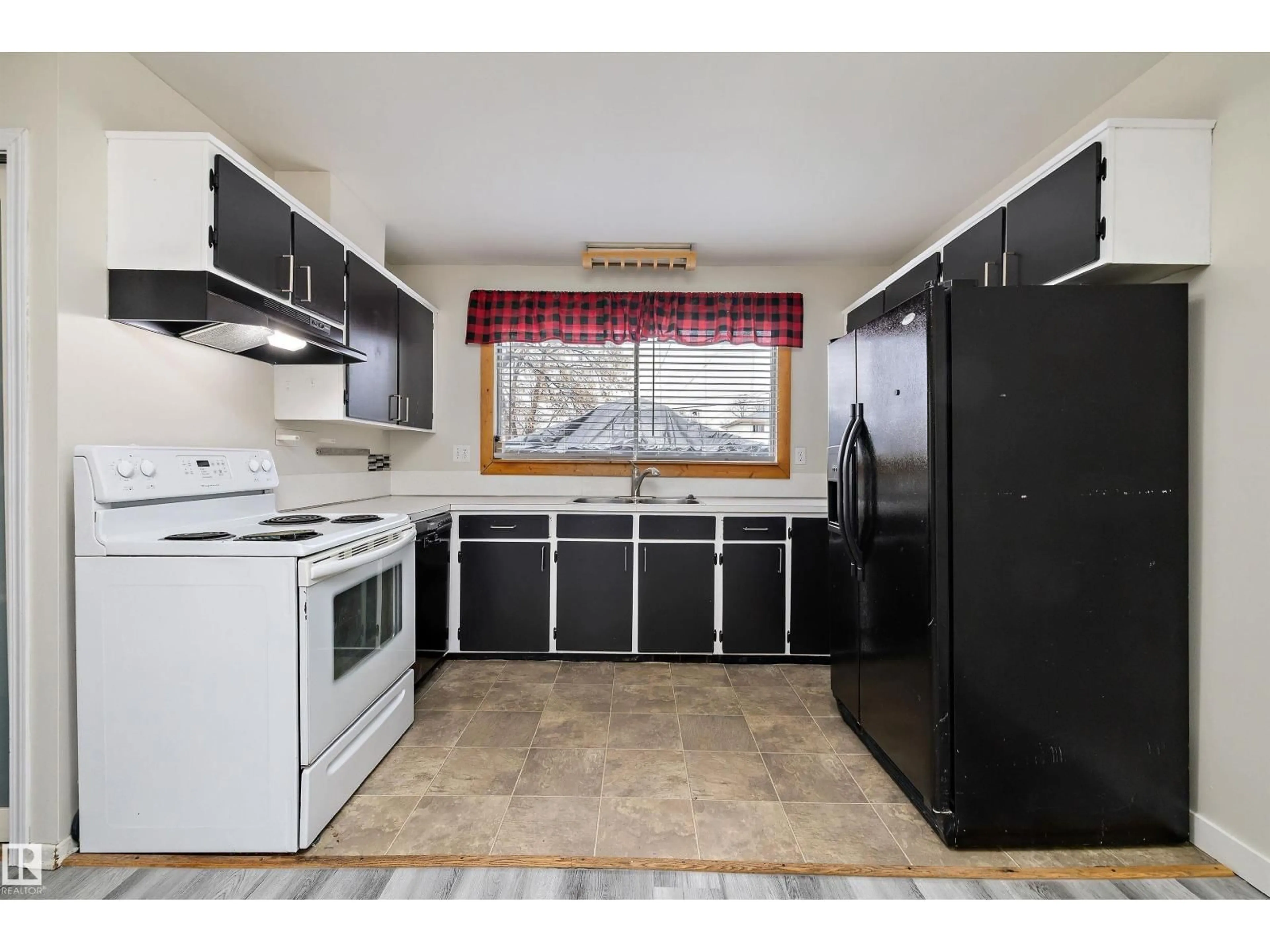 Standard kitchen, unknown for NW - 11813 44 ST, Edmonton Alberta T5W2S4