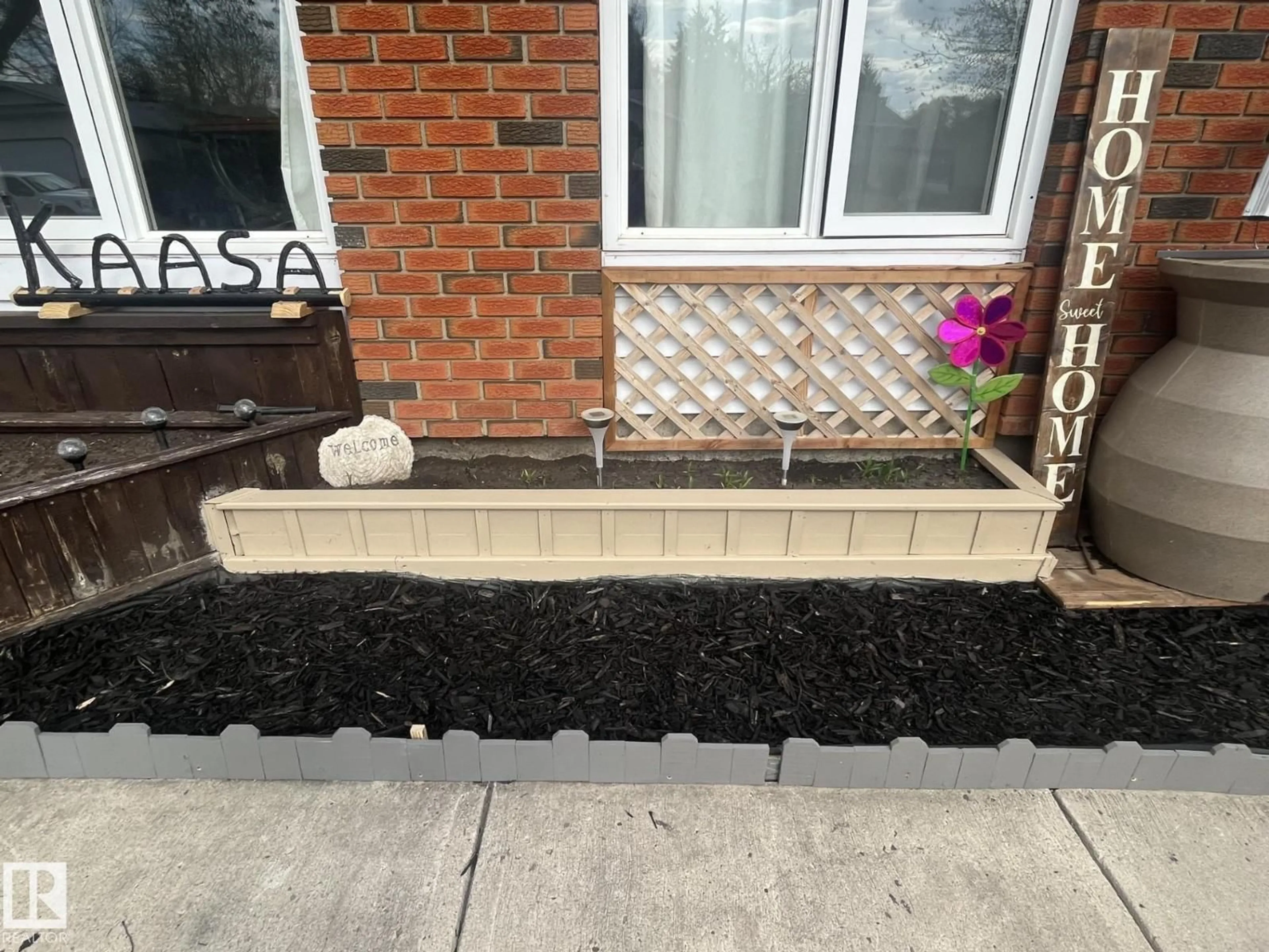 Patio, street for 147 GARWOOD CR, Wetaskiwin Alberta T9A2X4