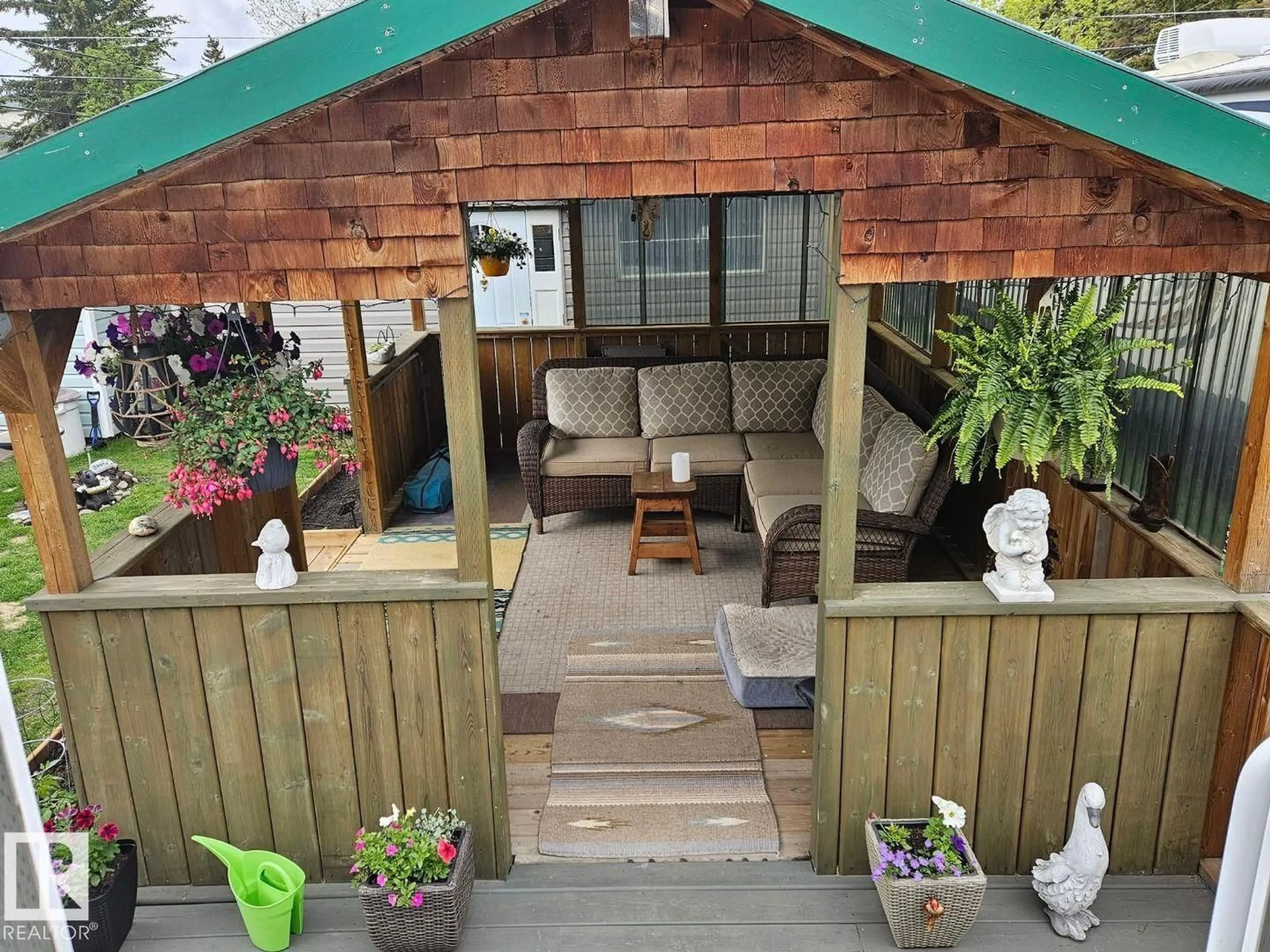 Patio, street for 5326 45 ST, Vegreville Alberta T9C1C5