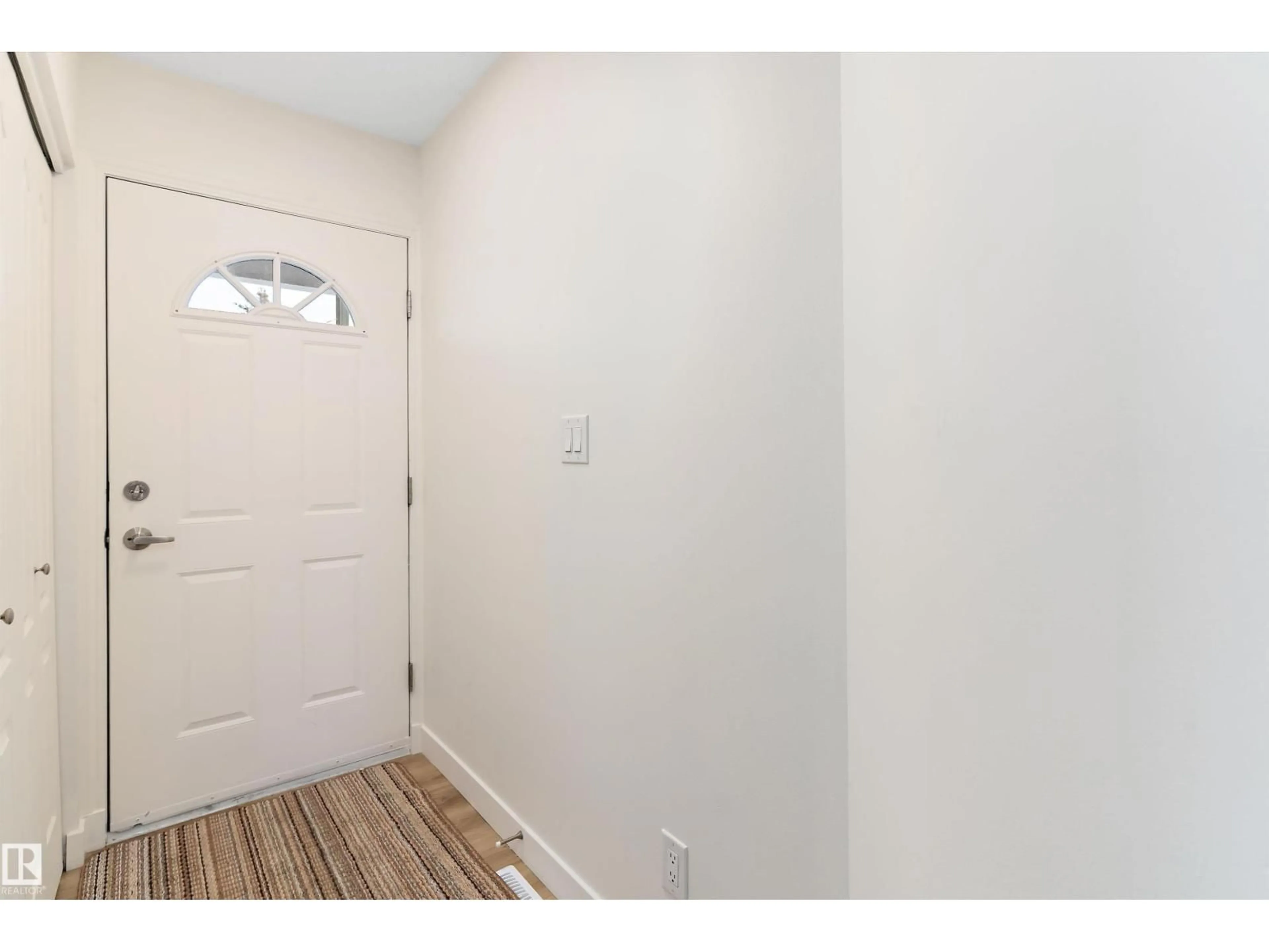 Indoor entryway for #63 - 1033 YOUVILLE DR, Edmonton Alberta T6L6V9