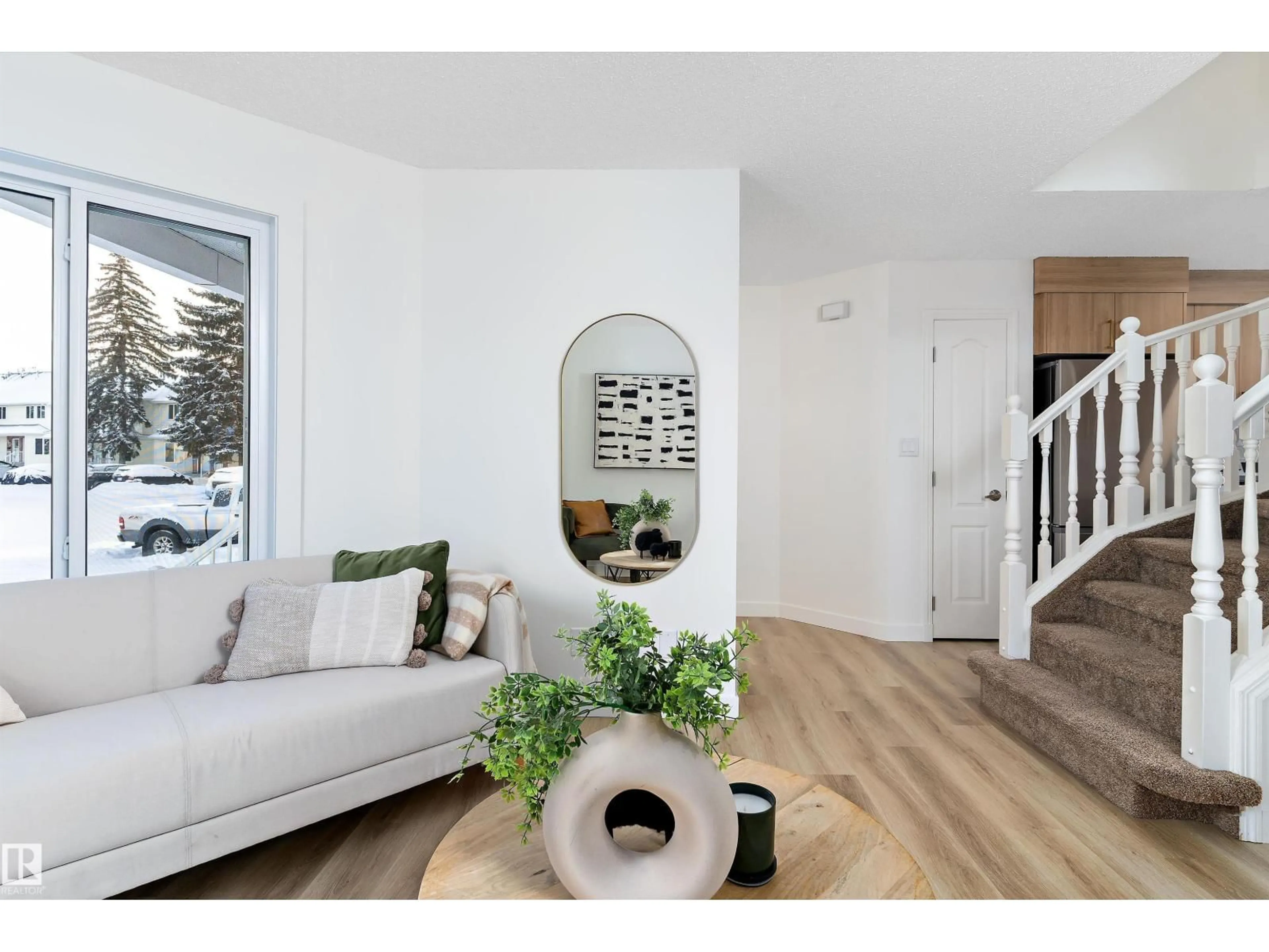Indoor entryway for #63 - 1033 YOUVILLE DR, Edmonton Alberta T6L6V9
