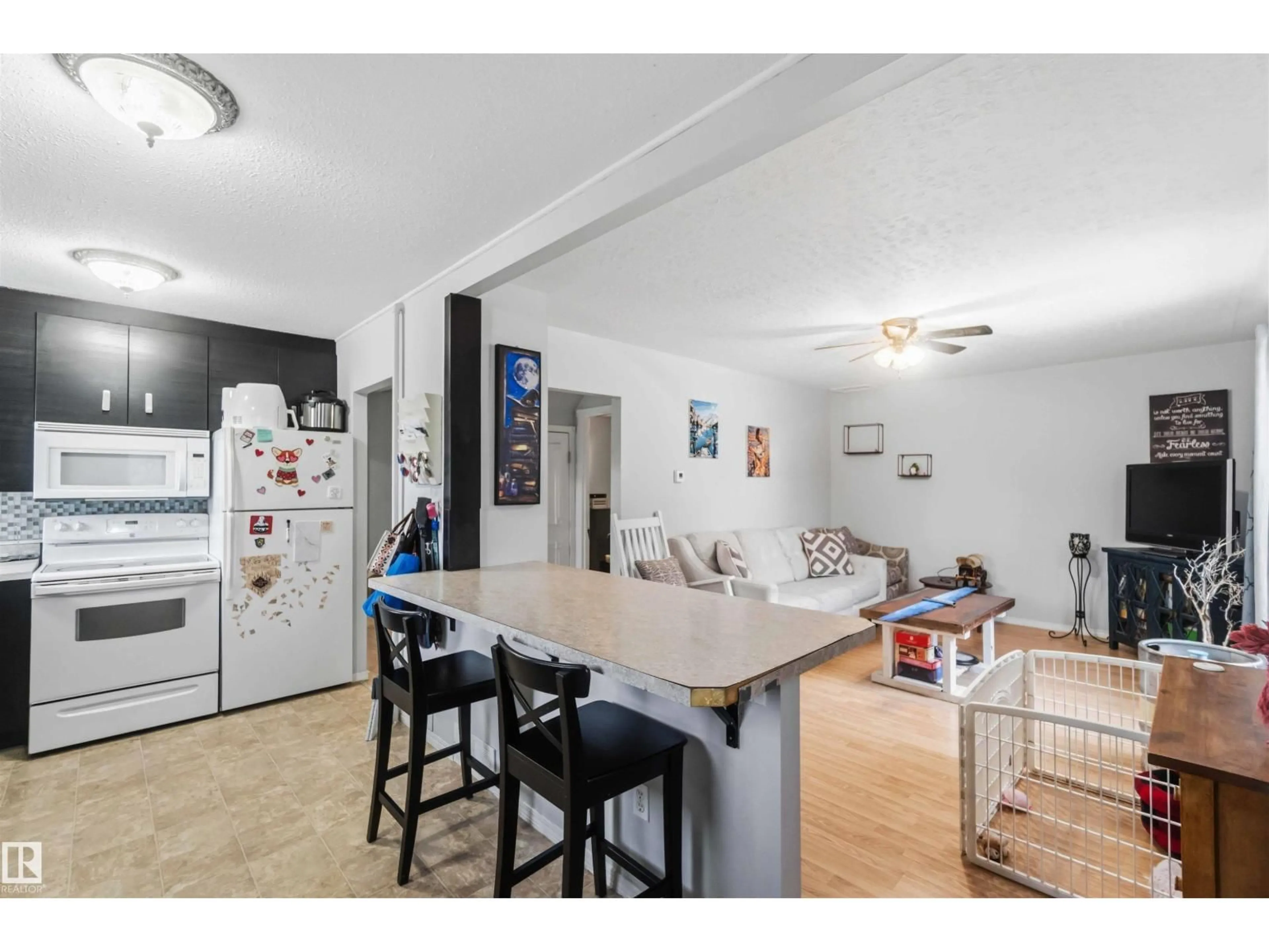 Open concept kitchen, unknown for 5309 48 ST, Wetaskiwin Alberta T9A1G4