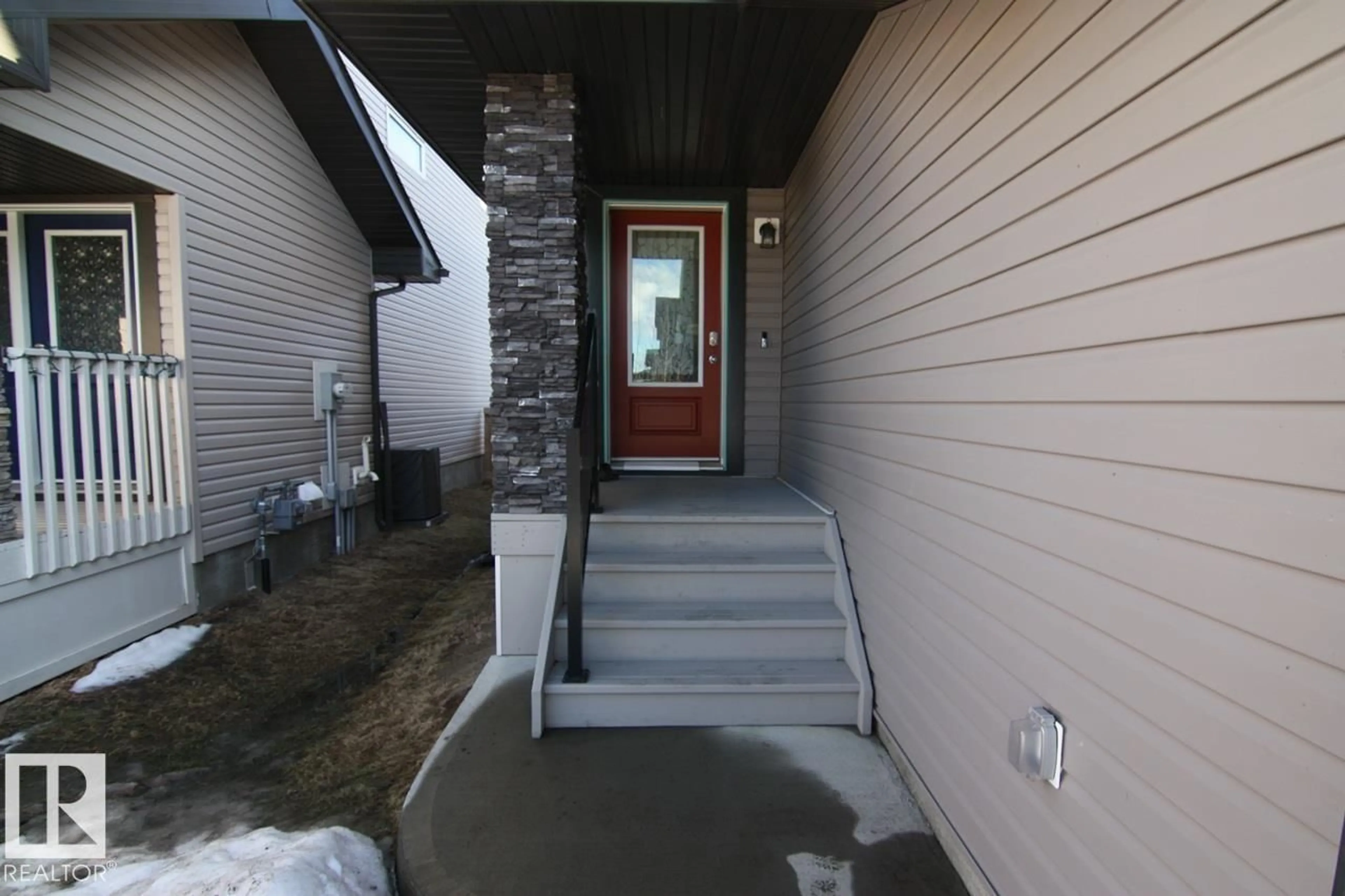 Indoor entryway for 51 SPRUCE GARDENS CR, Spruce Grove Alberta T7X0J9