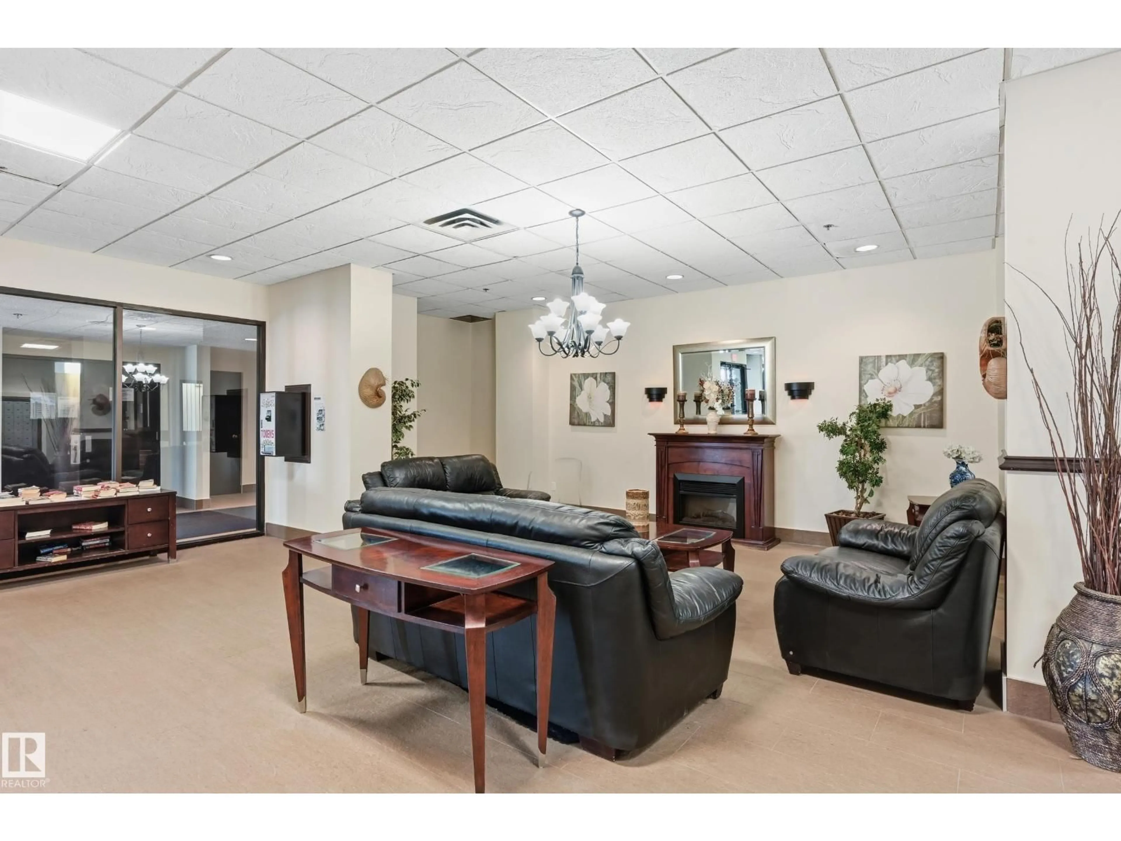 Lobby for 1910 SASKATCHEWAN DR, Edmonton Alberta T6E6B6