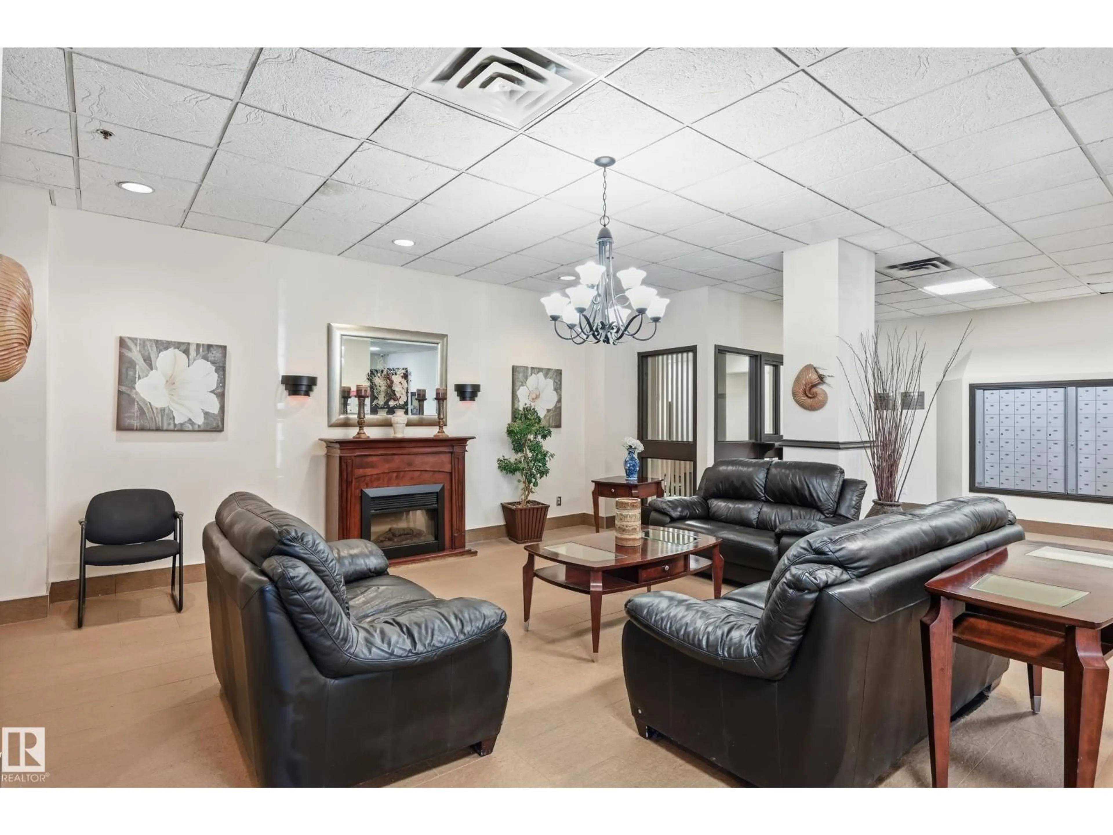 Lobby for 1910 SASKATCHEWAN DR, Edmonton Alberta T6E6B6