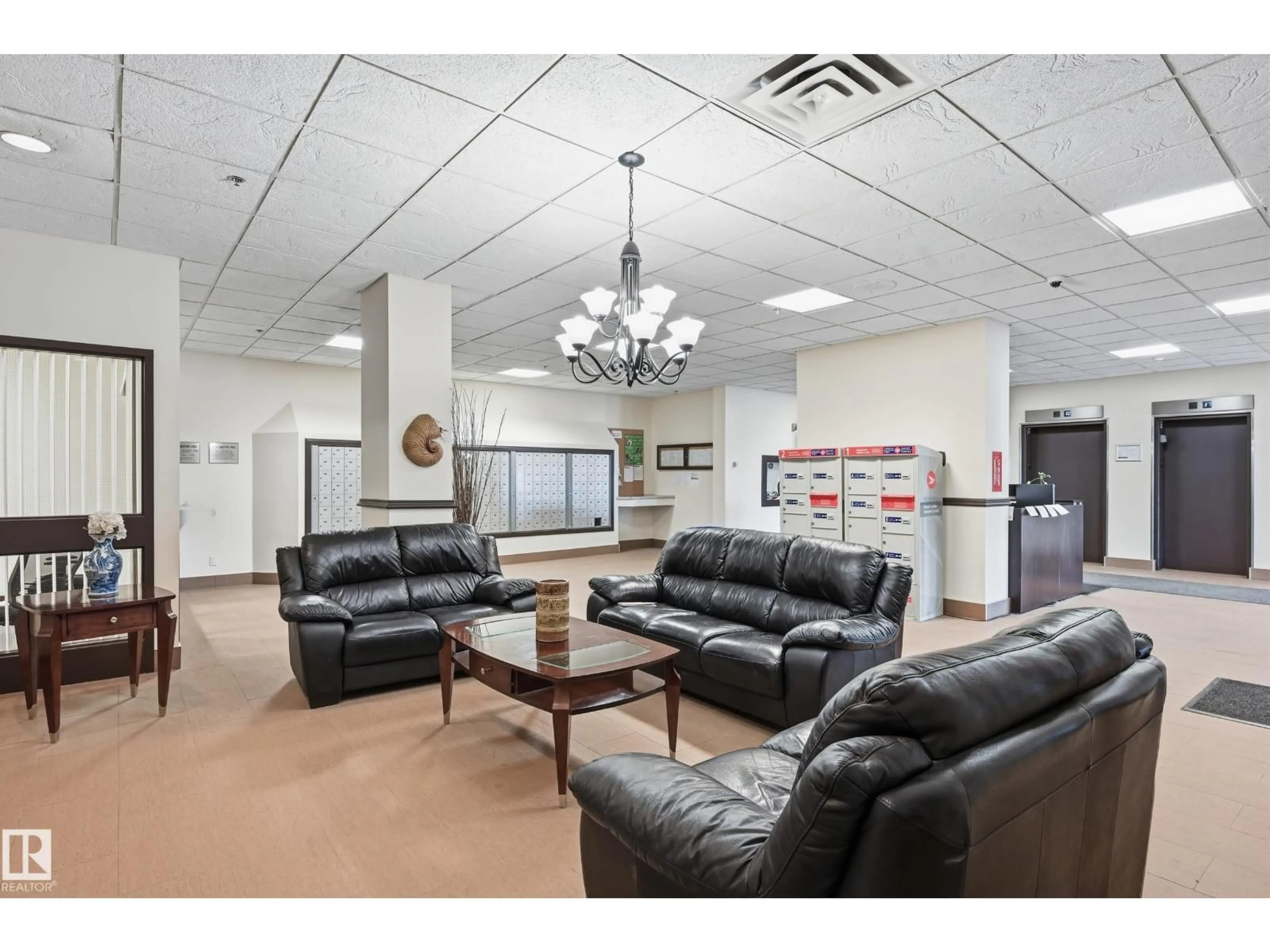 Lobby for 1910 SASKATCHEWAN DR, Edmonton Alberta T6E6B6