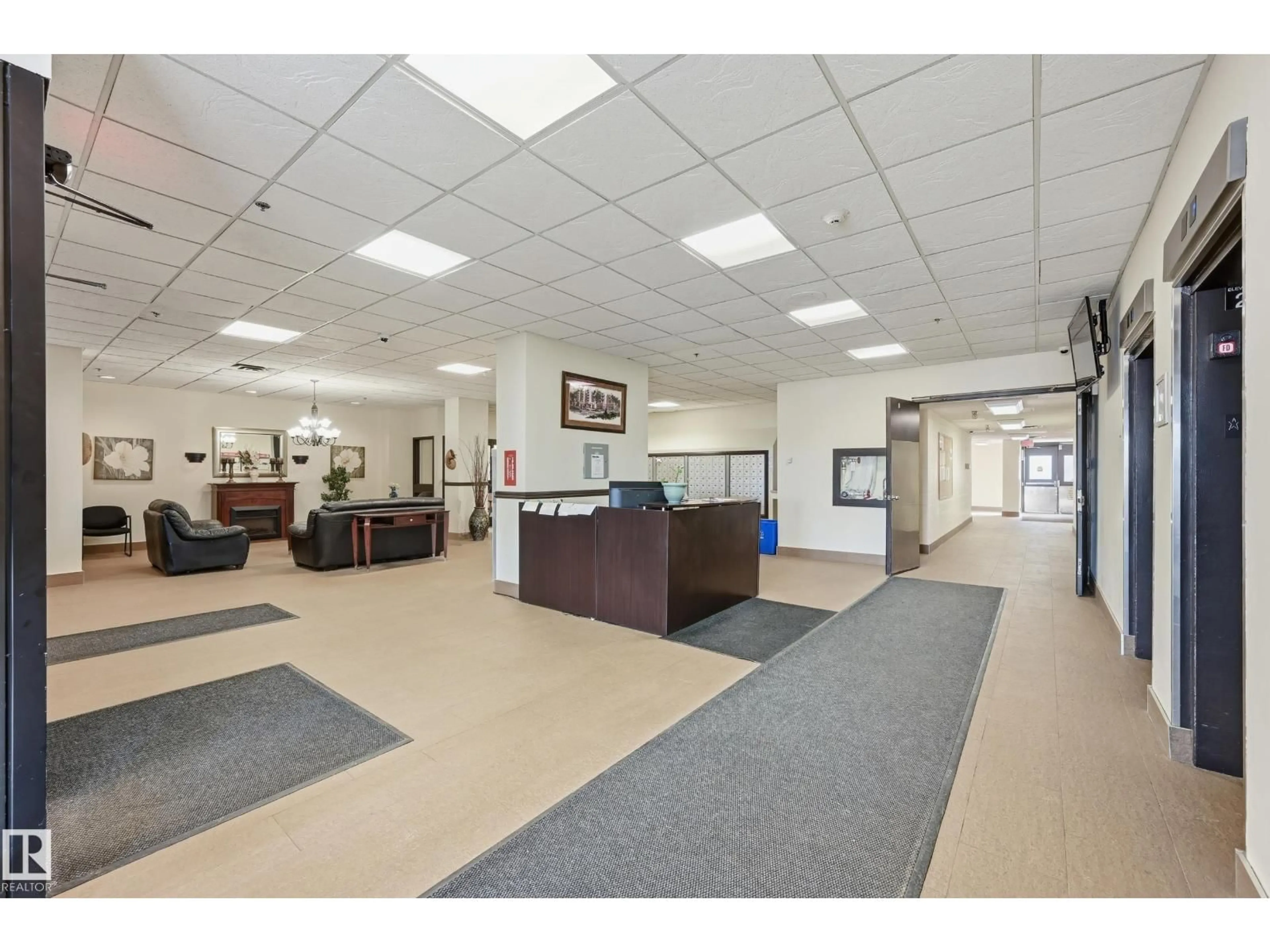 Lobby for 1910 SASKATCHEWAN DR, Edmonton Alberta T6E6B6