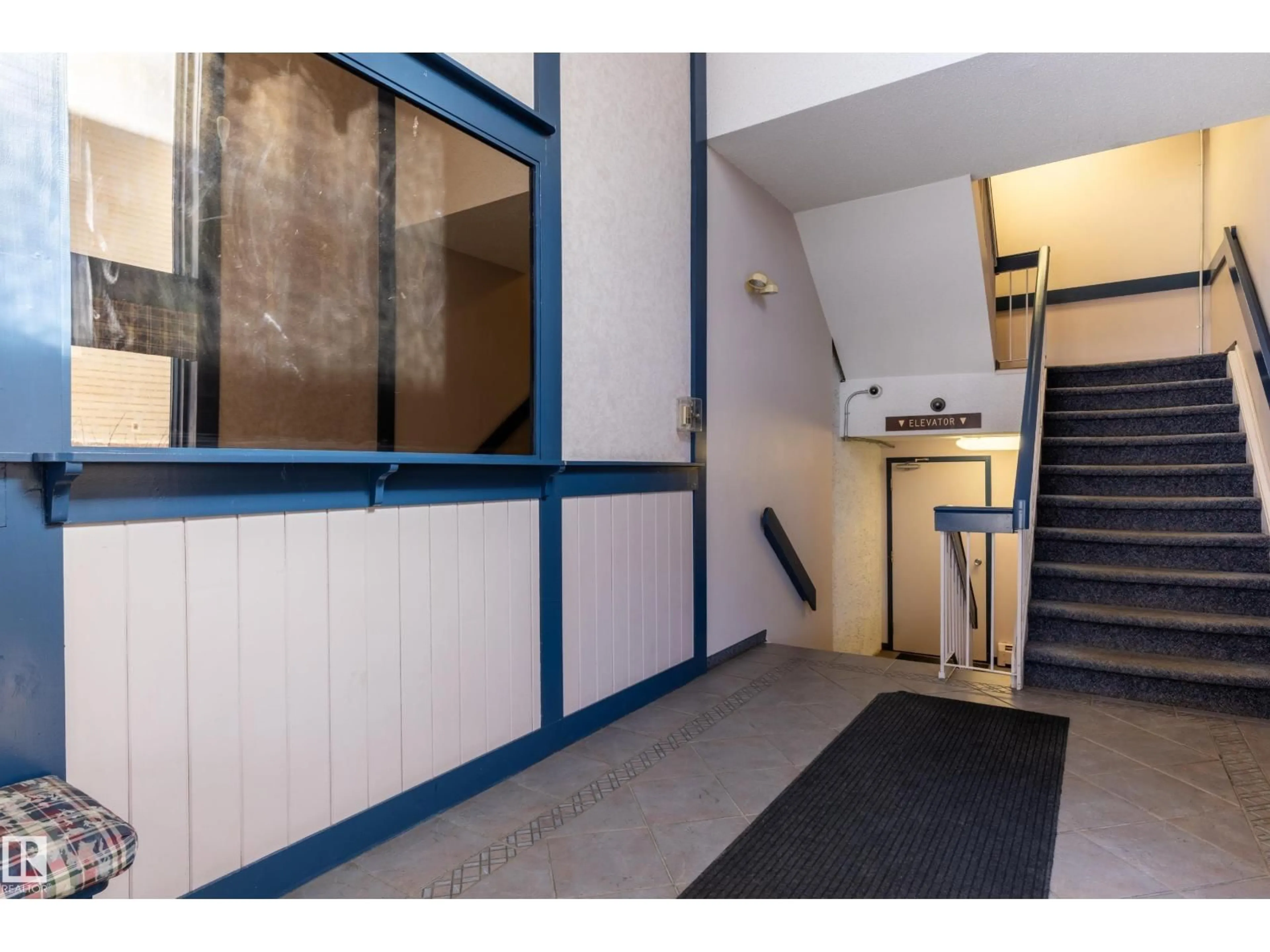 Indoor foyer for #403 - 10335 118 ST, Edmonton Alberta T5K1Y6