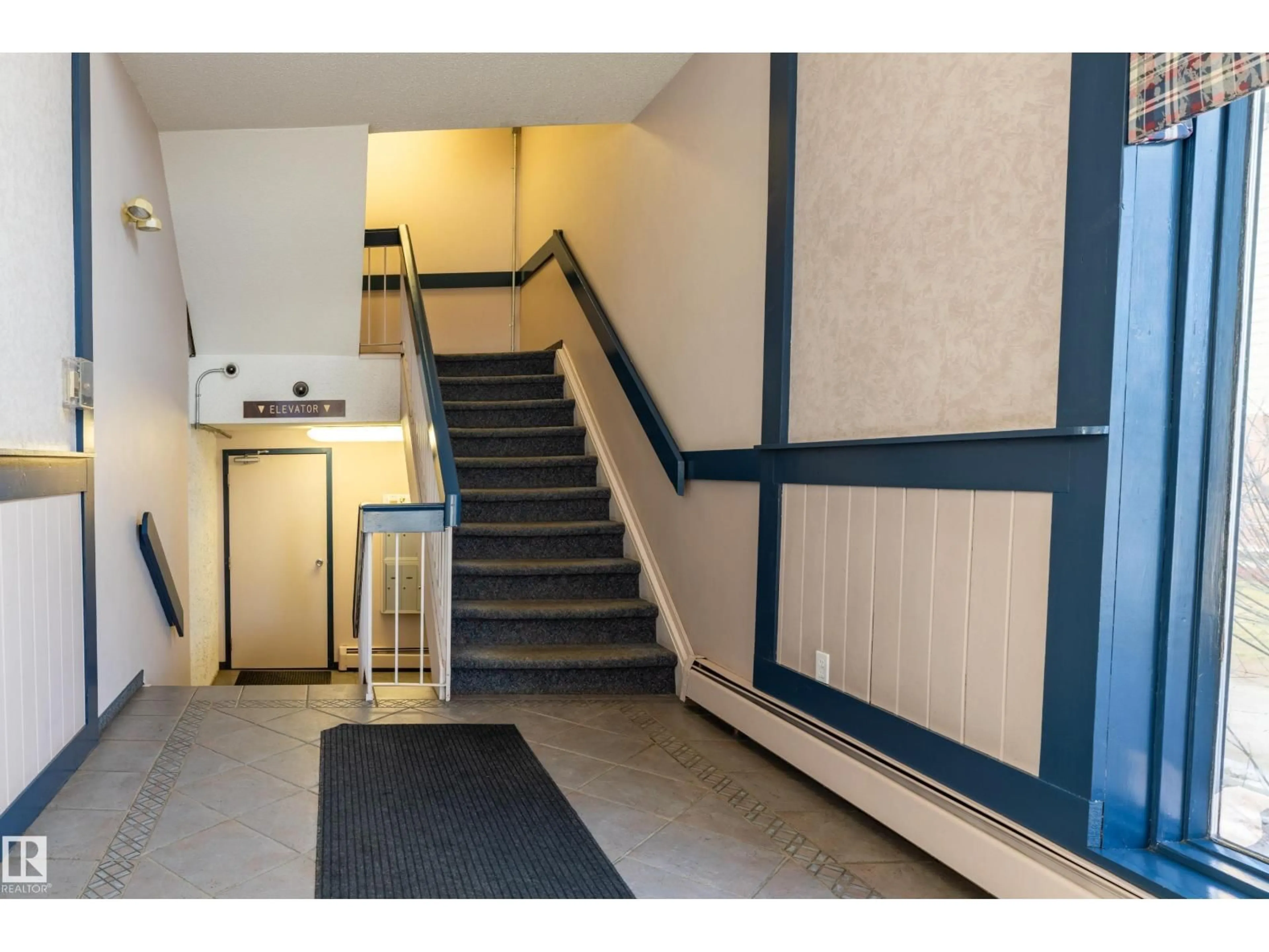 Indoor foyer for #403 - 10335 118 ST, Edmonton Alberta T5K1Y6