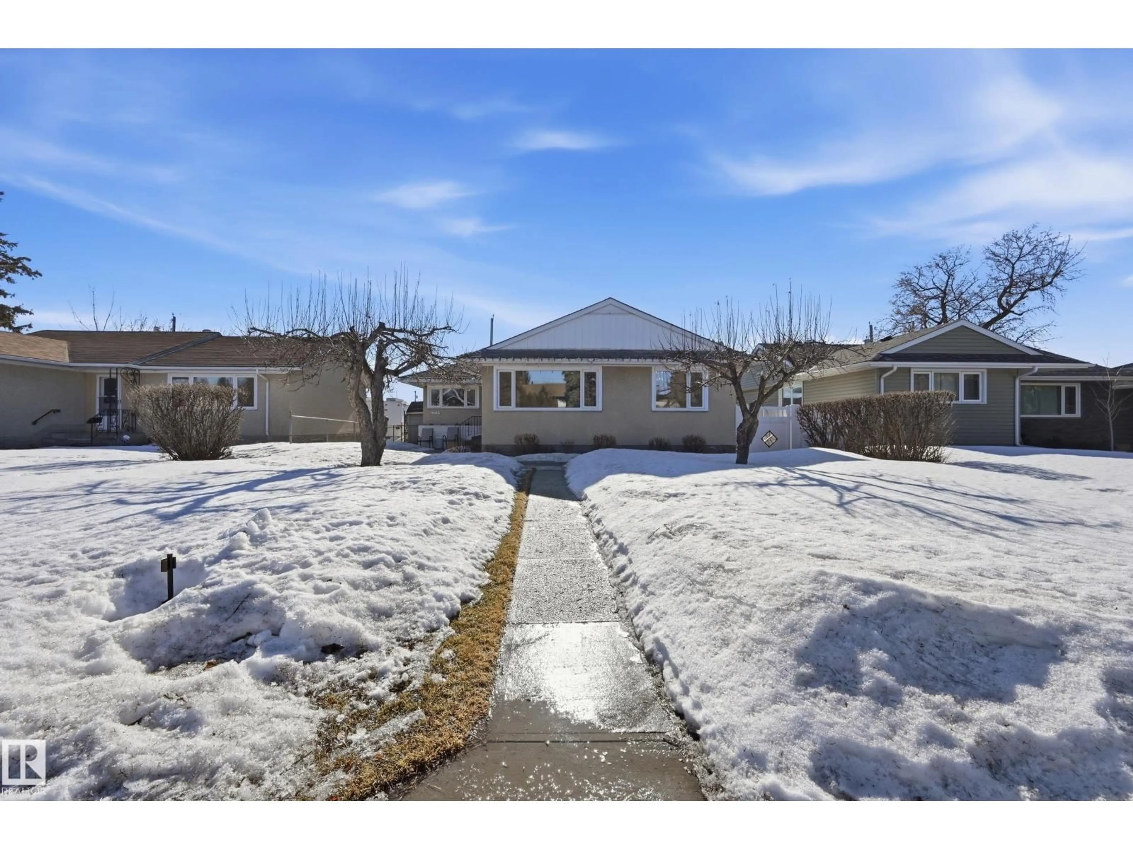 A pic from outside/outdoor area/front of a property/back of a property/a pic from drone, street for 7719 71 AV, Edmonton Alberta T6C0A9