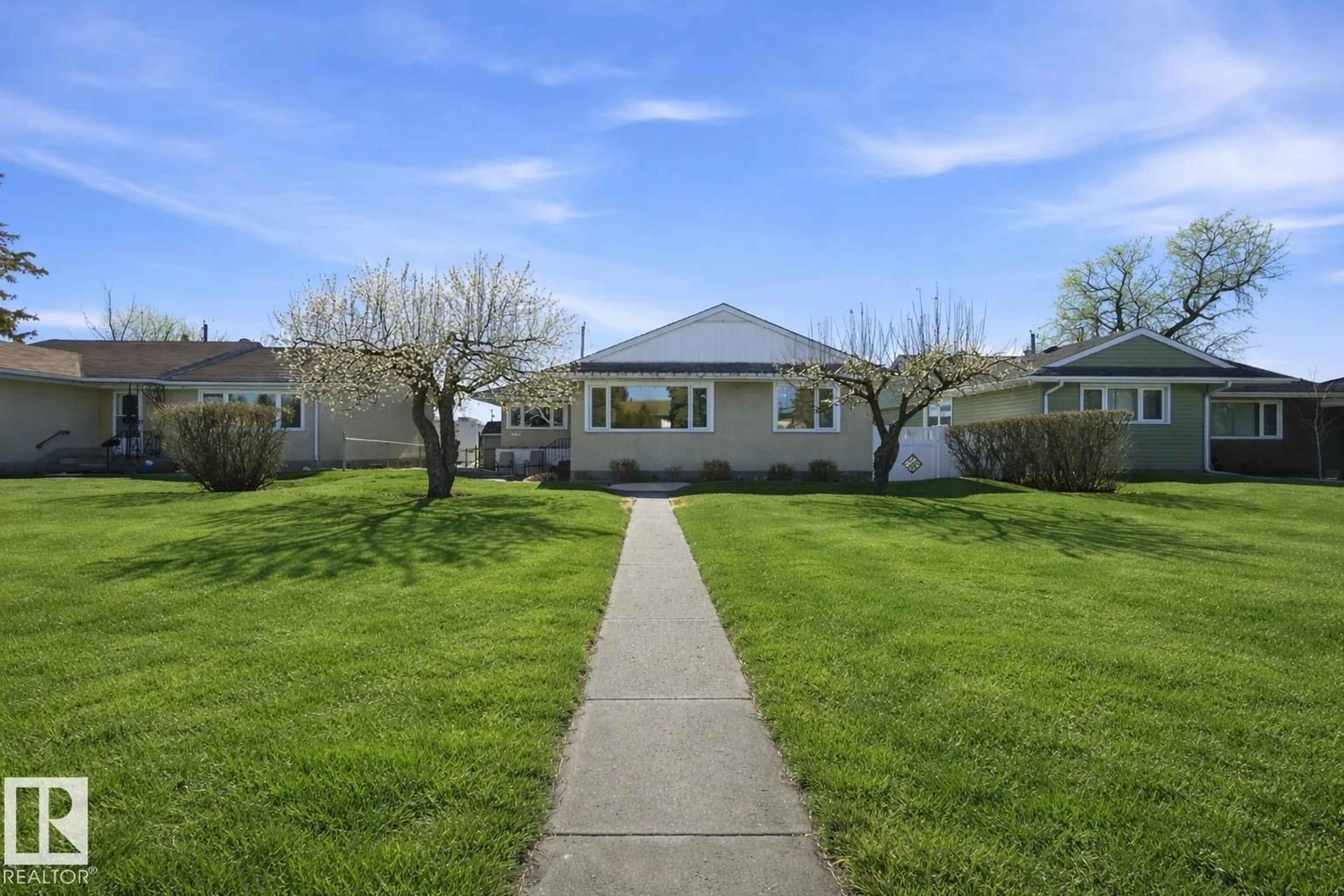 A pic from outside/outdoor area/front of a property/back of a property/a pic from drone, street for 7719 71 AV, Edmonton Alberta T6C0A9