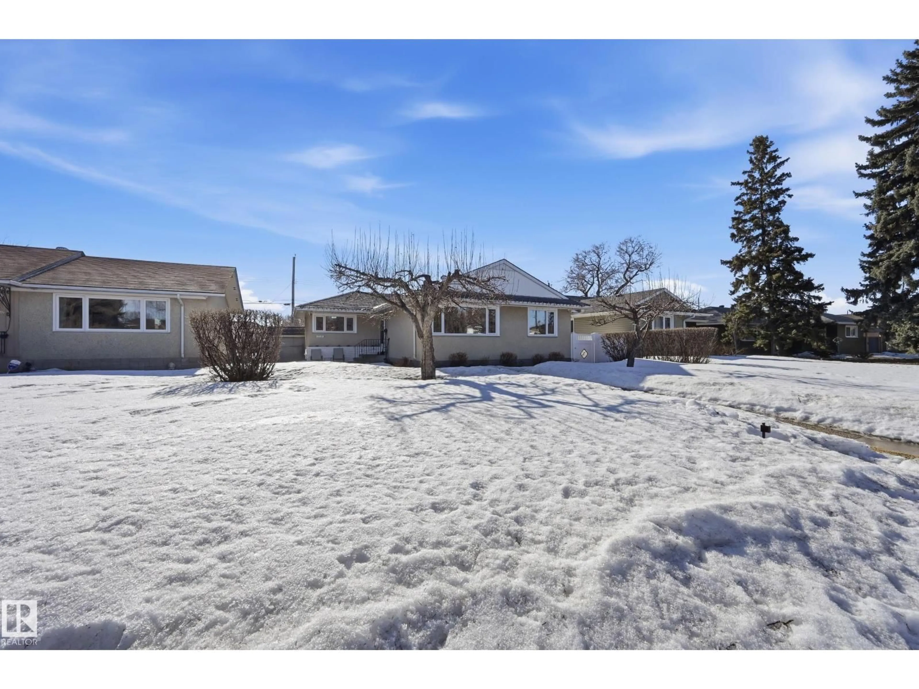 A pic from outside/outdoor area/front of a property/back of a property/a pic from drone, street for 7719 71 AV, Edmonton Alberta T6C0A9