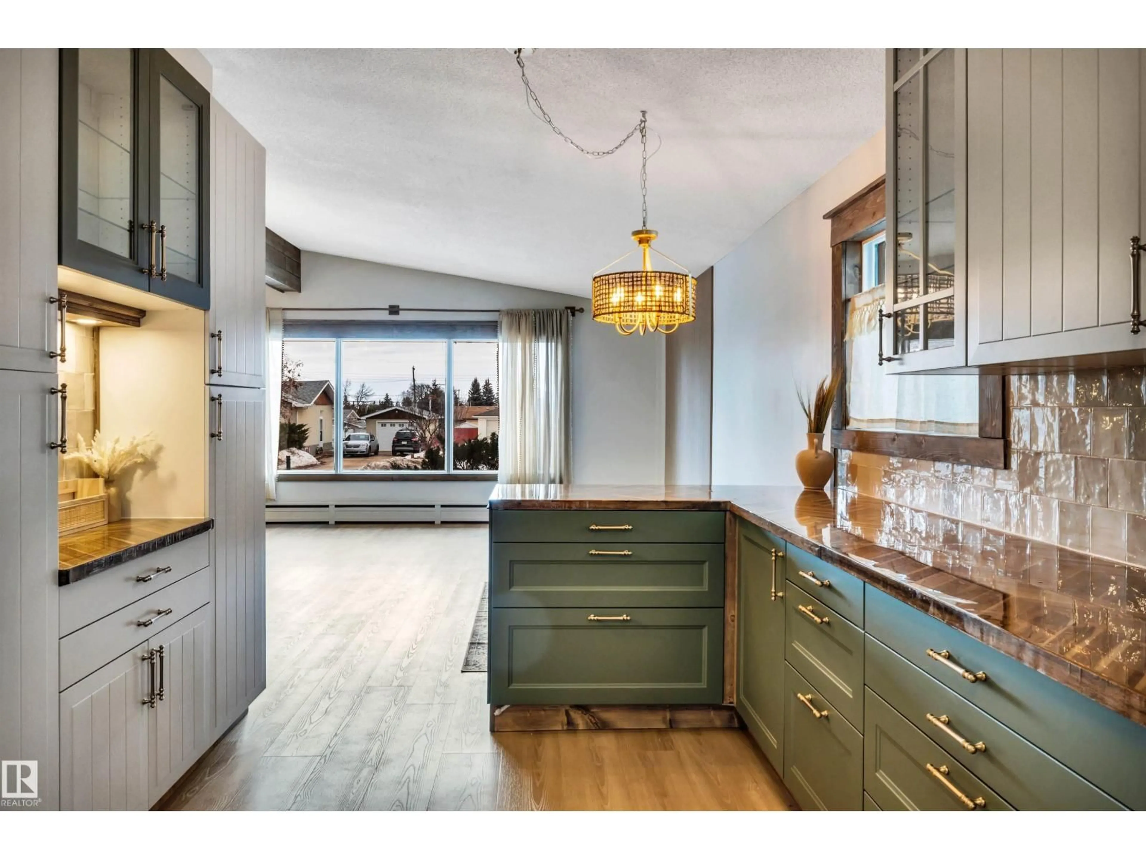 Open concept kitchen, unknown for 5209 45 AV, Vegreville Alberta T9C1A2