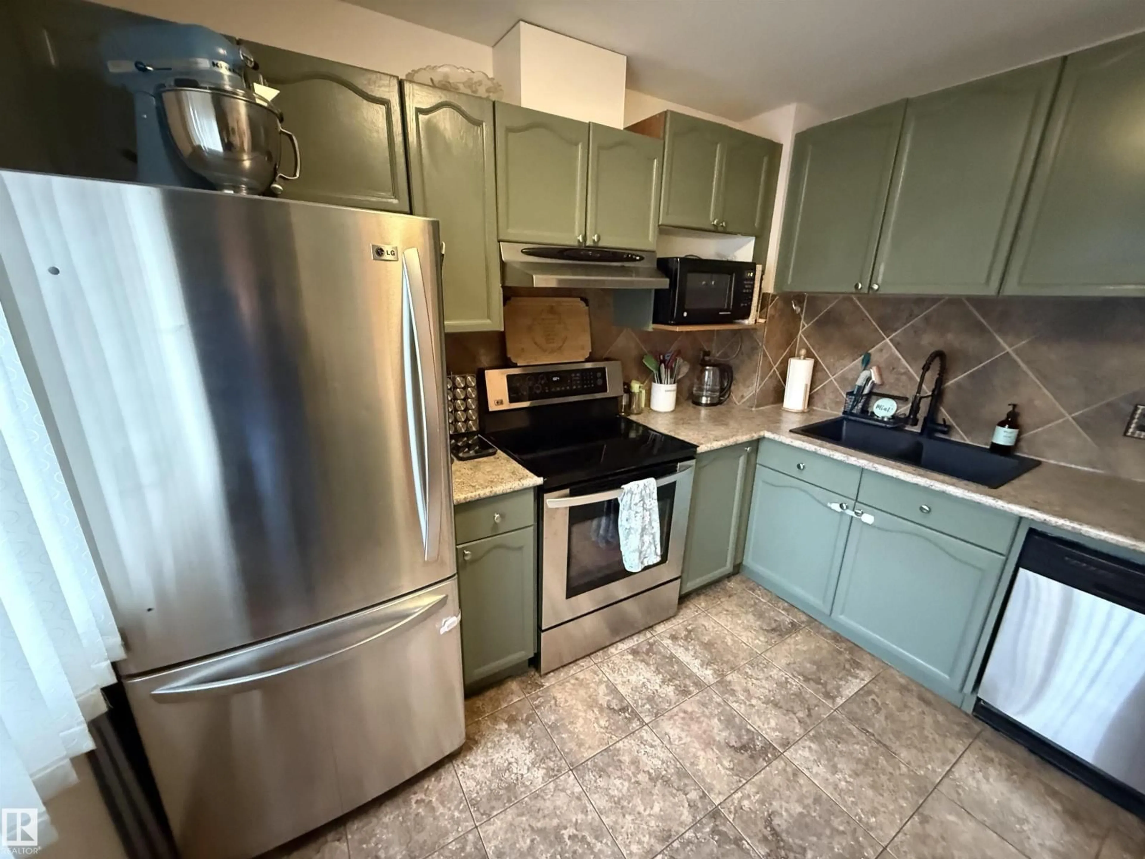 Standard kitchen, ceramic/tile floor for 50 - 9619 180 ST NW, Edmonton Alberta T5T4L9