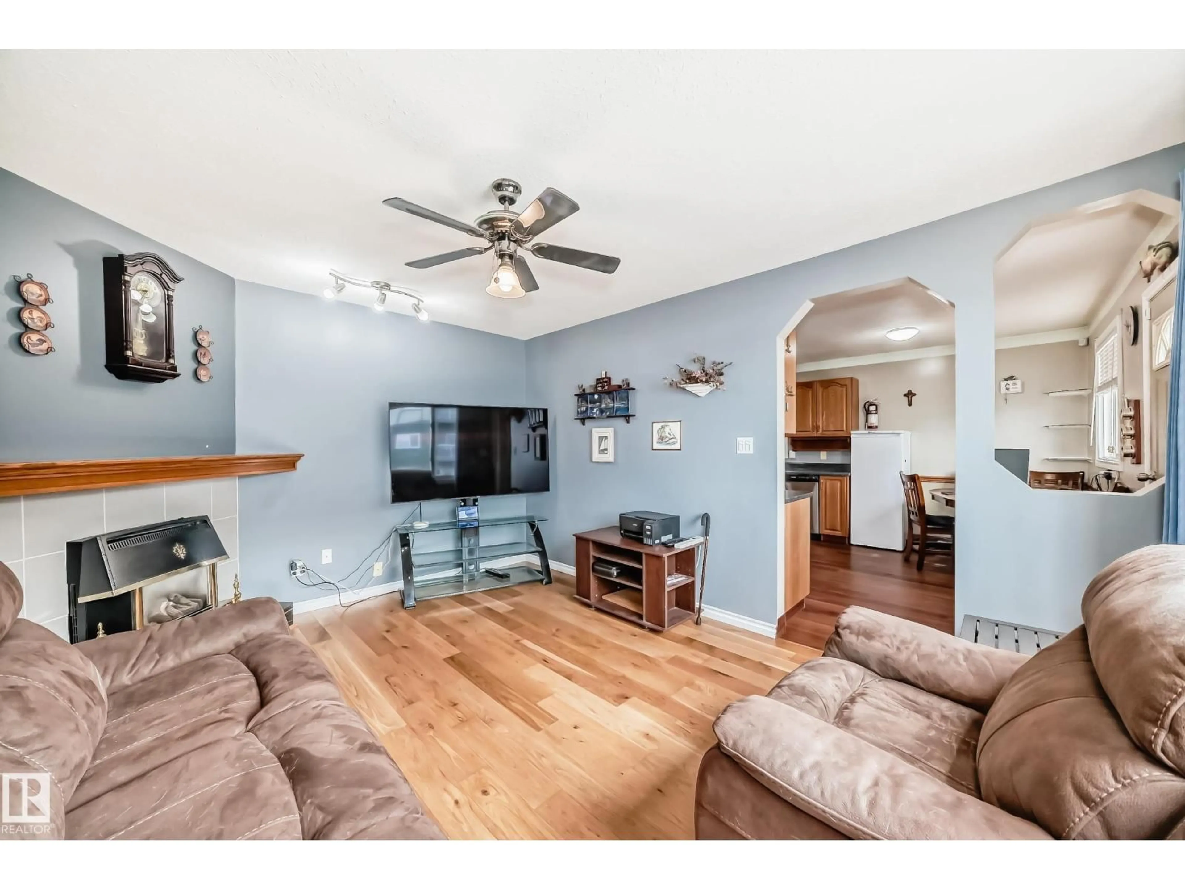 Living room with furniture, wood/laminate floor for 4710 56 AV, Bruderheim Alberta T0B0S0