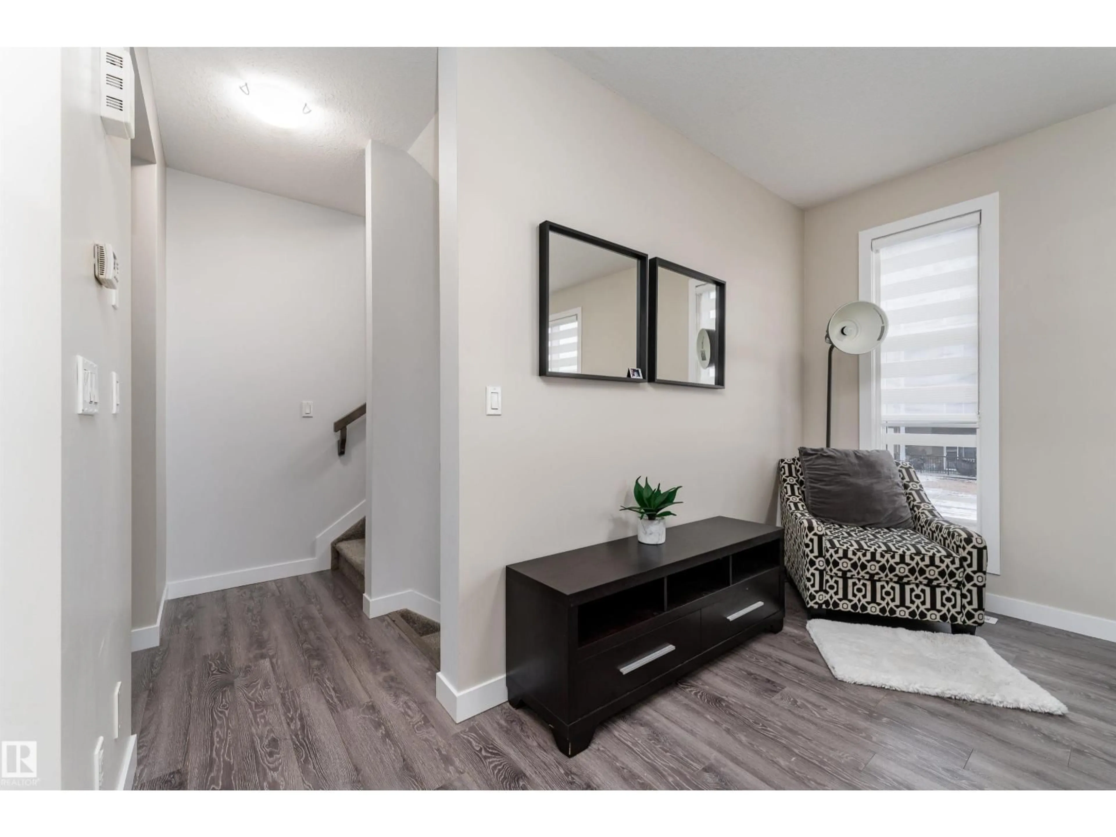 Indoor entryway for 14709 125 STREET ST, Edmonton Alberta T5X0G8