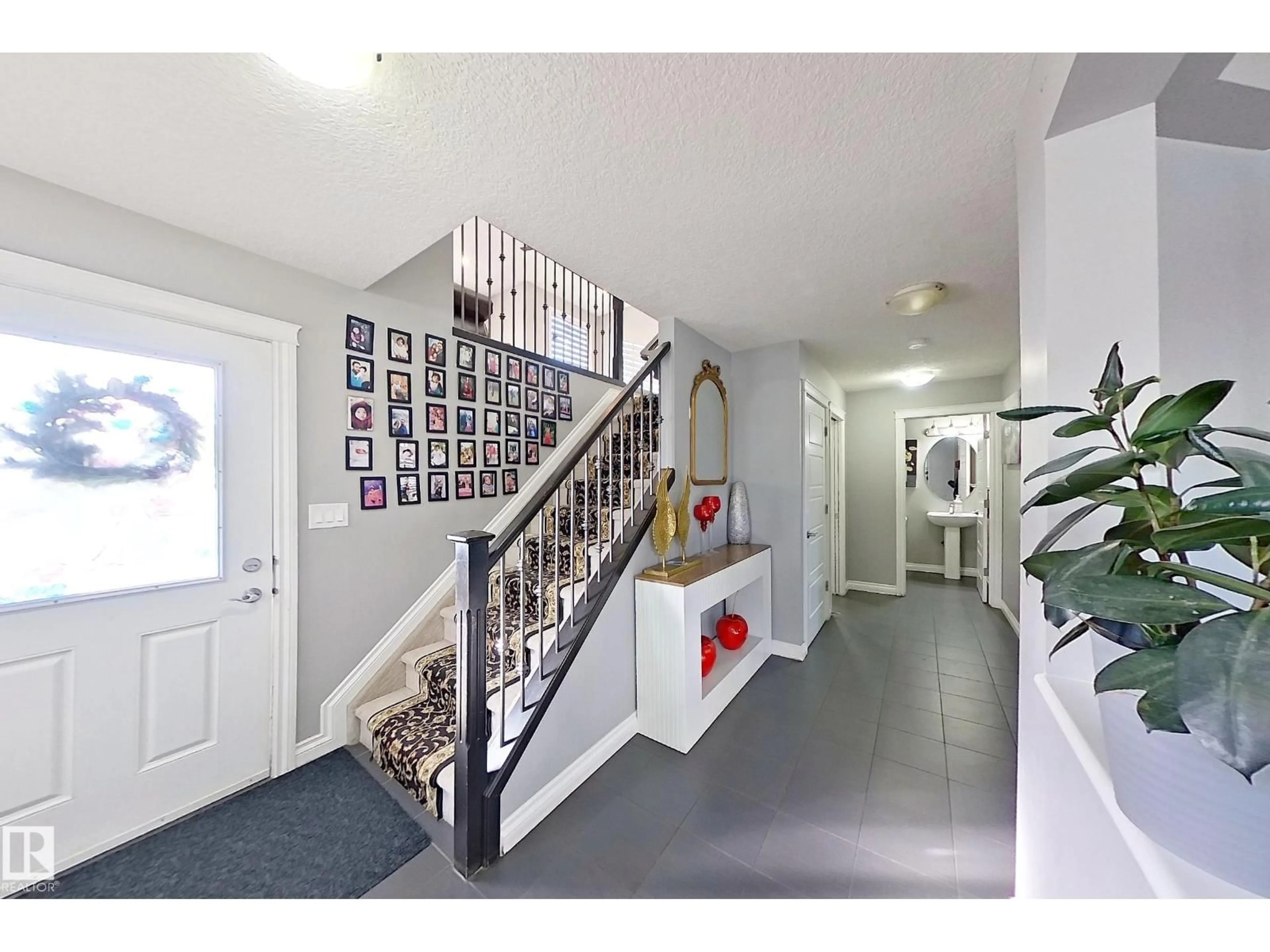 Indoor entryway for SW - 1743 60 ST, Edmonton Alberta T6X0W4