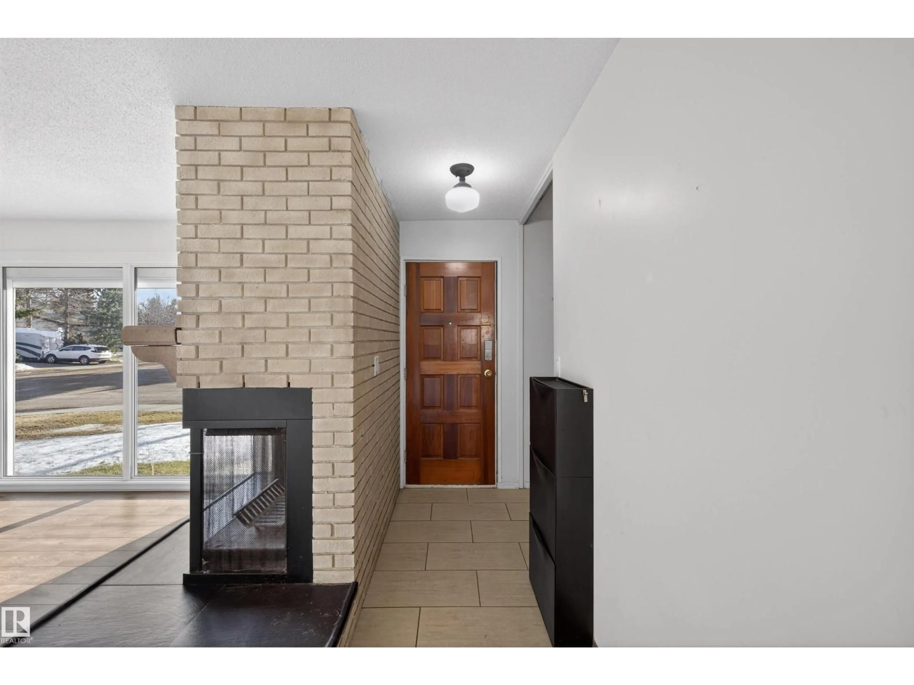 Indoor entryway for 64 CIRCLEWOOD DR, Sherwood Park Alberta T8A0K6