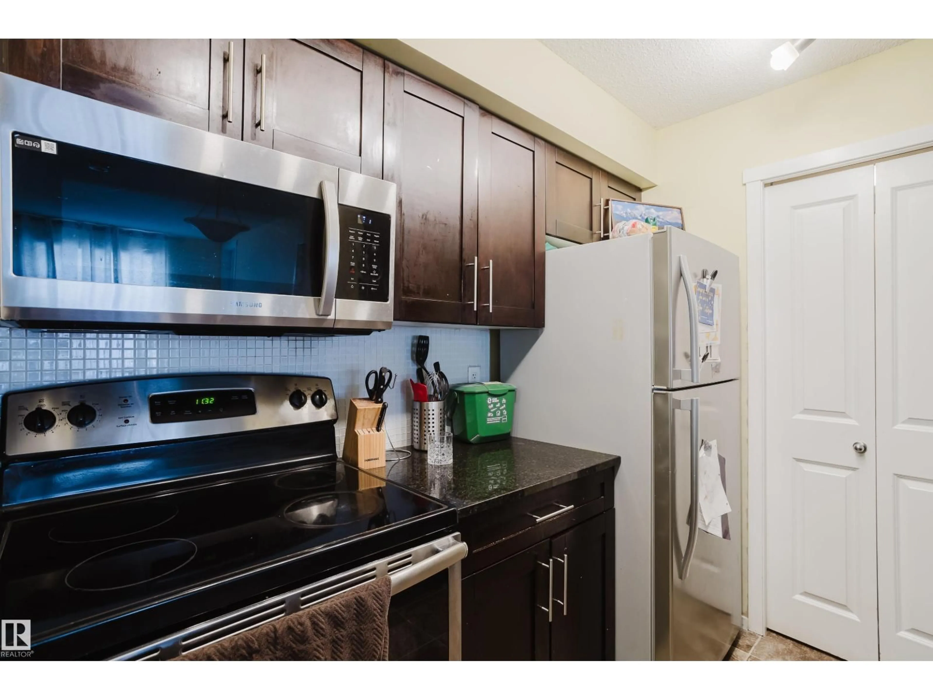 Standard kitchen, unknown for 1510 - 119 WATT DR, Edmonton Alberta T6X2E6