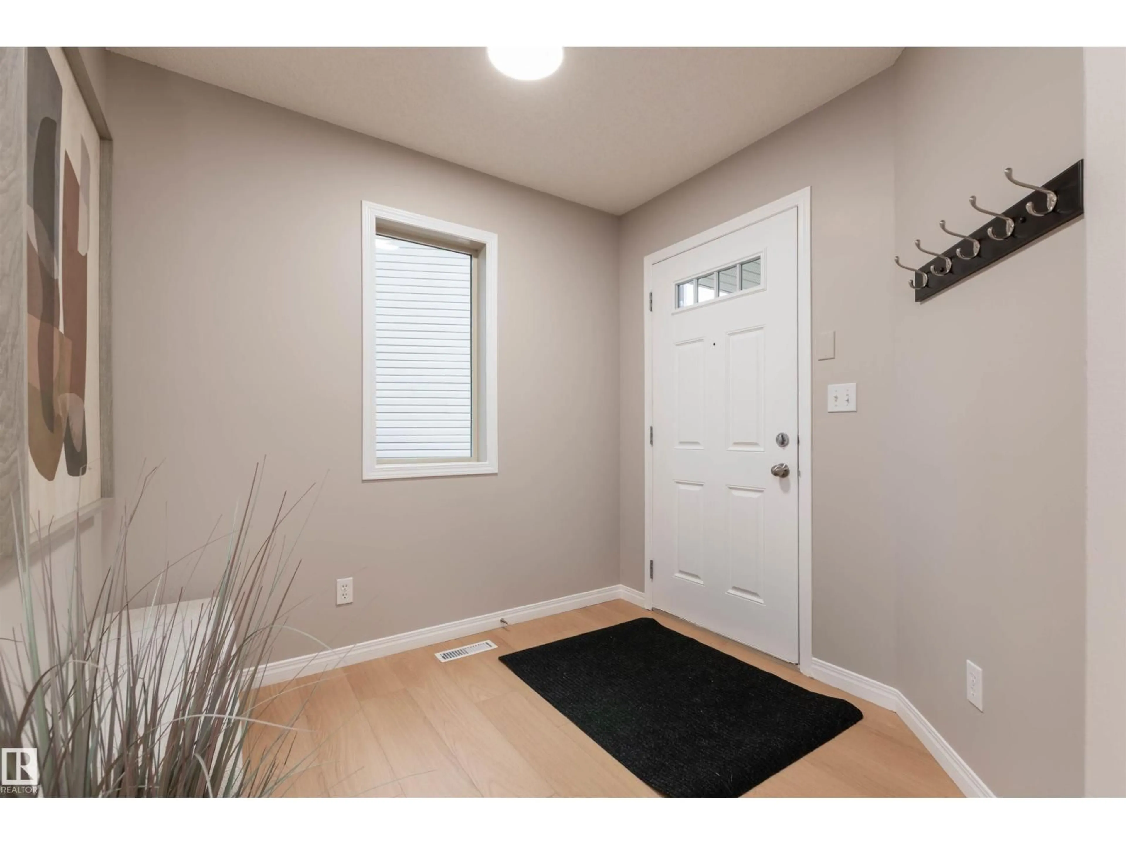 Indoor entryway for #223 - 223 SUMMERWOOD DR, Sherwood Park Alberta T8H0C5