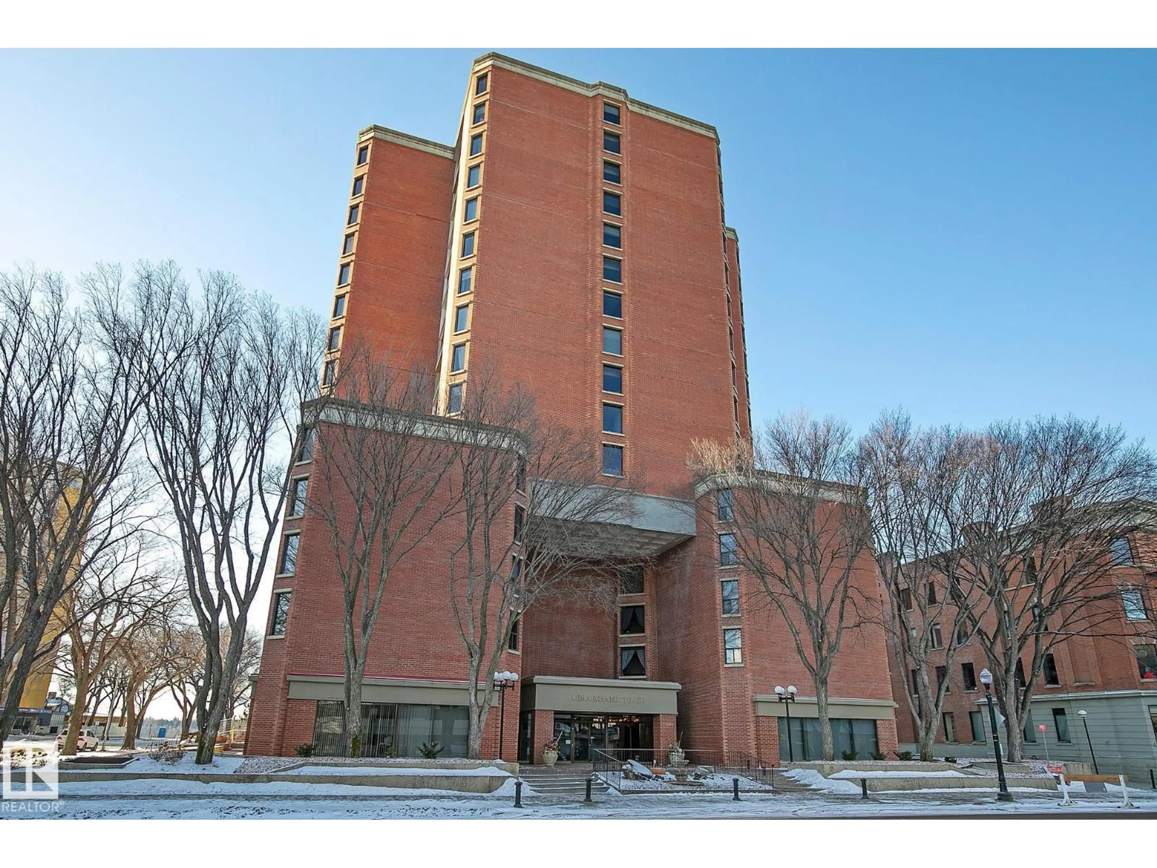 Indoor foyer for 11503 - 1504 100 AV, Edmonton Alberta T5K2K7