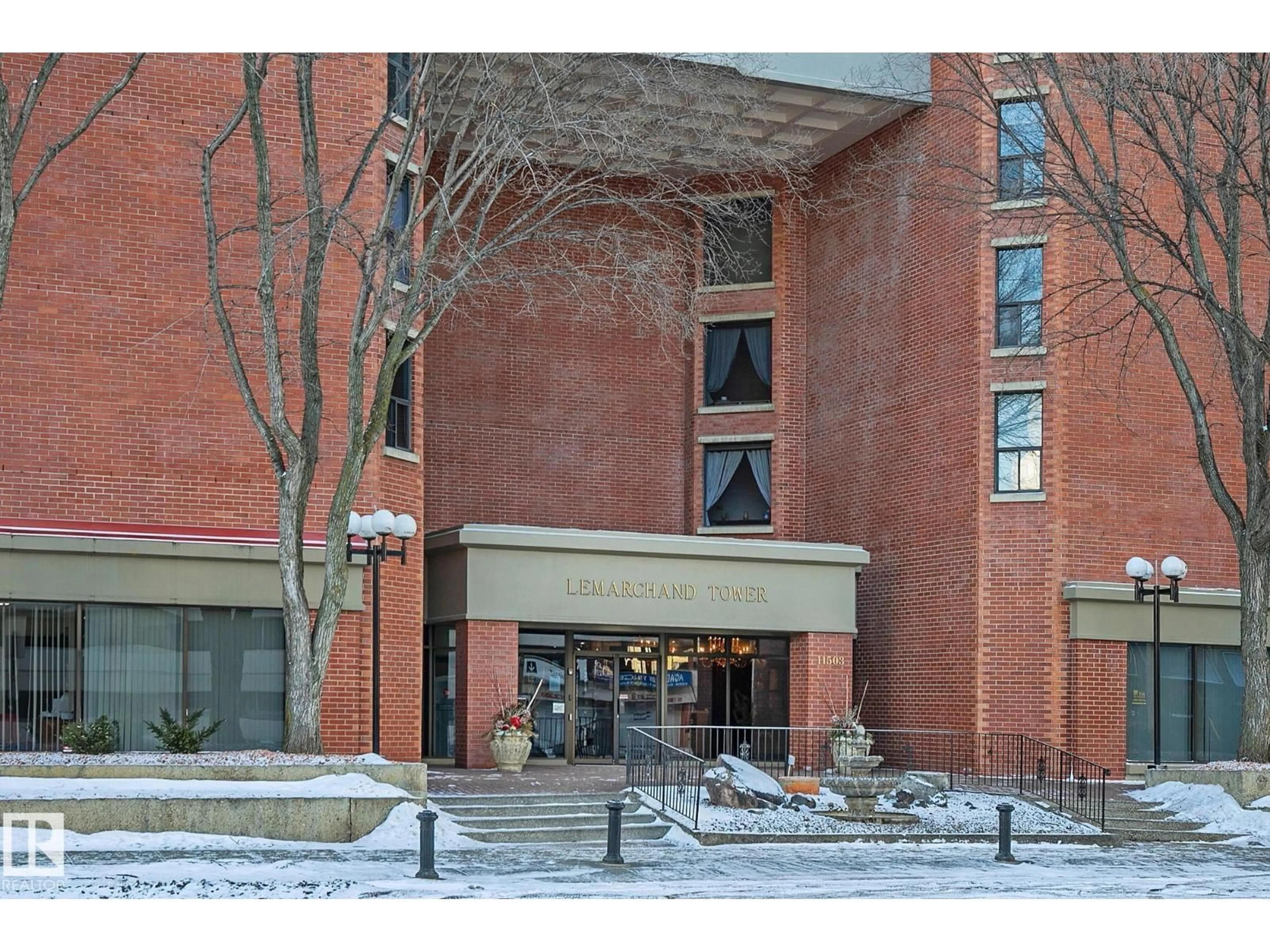 Indoor foyer for 11503 - 1504 100 AV, Edmonton Alberta T5K2K7