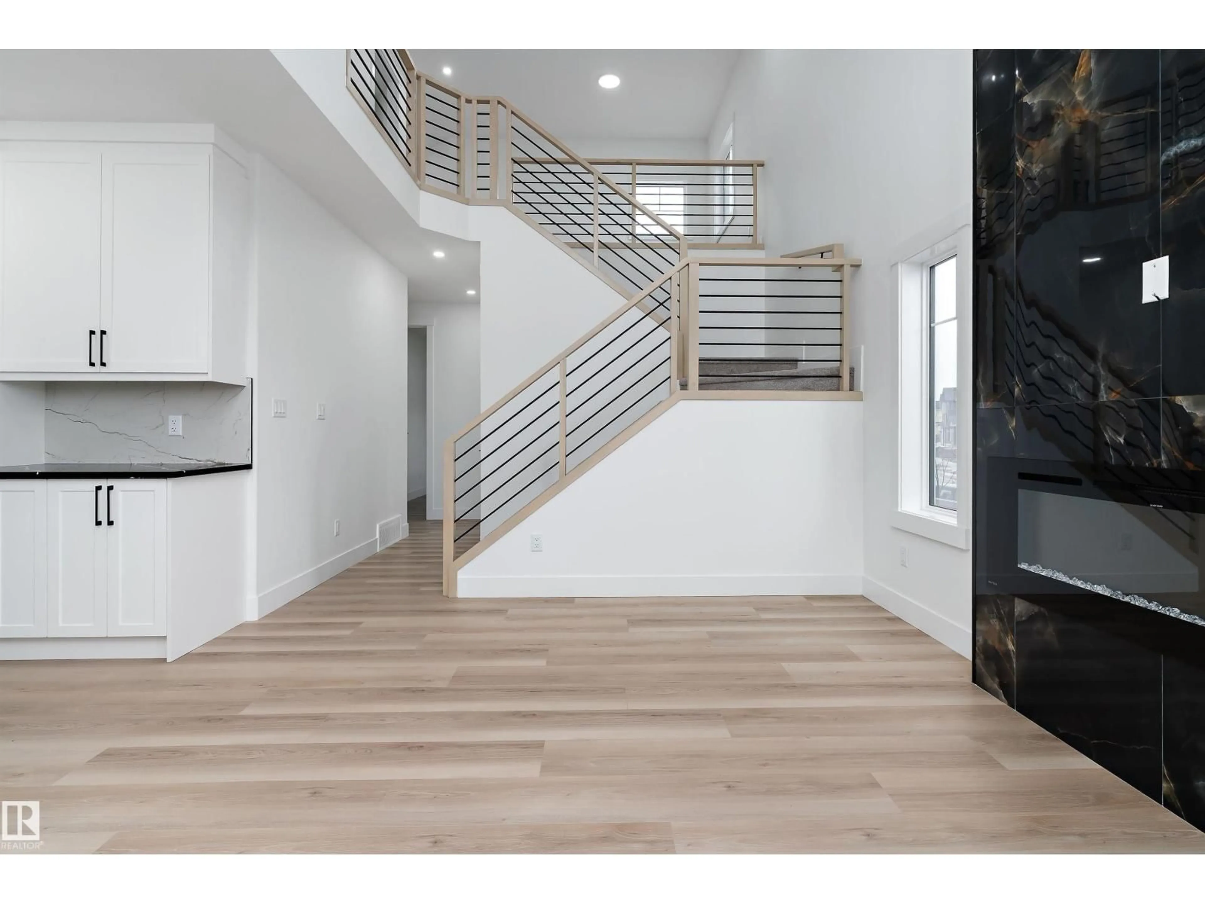 Unknown for 804 ELDERBERRY CT, Edmonton Alberta T6M3J7