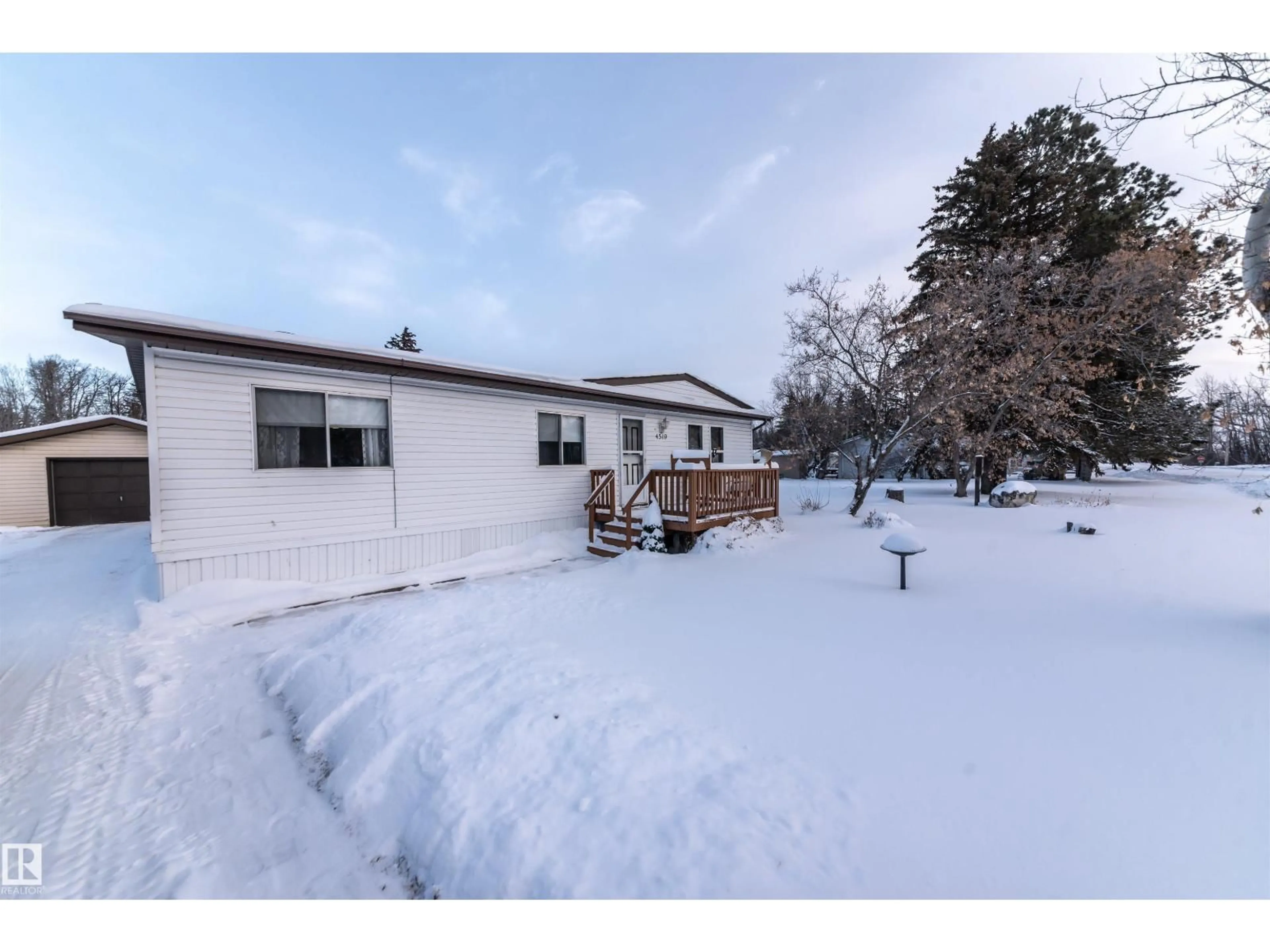 A pic from outside/outdoor area/front of a property/back of a property/a pic from drone, unknown for 4519 46 ST, Rural Lac Ste. Anne County Alberta T0E0A0