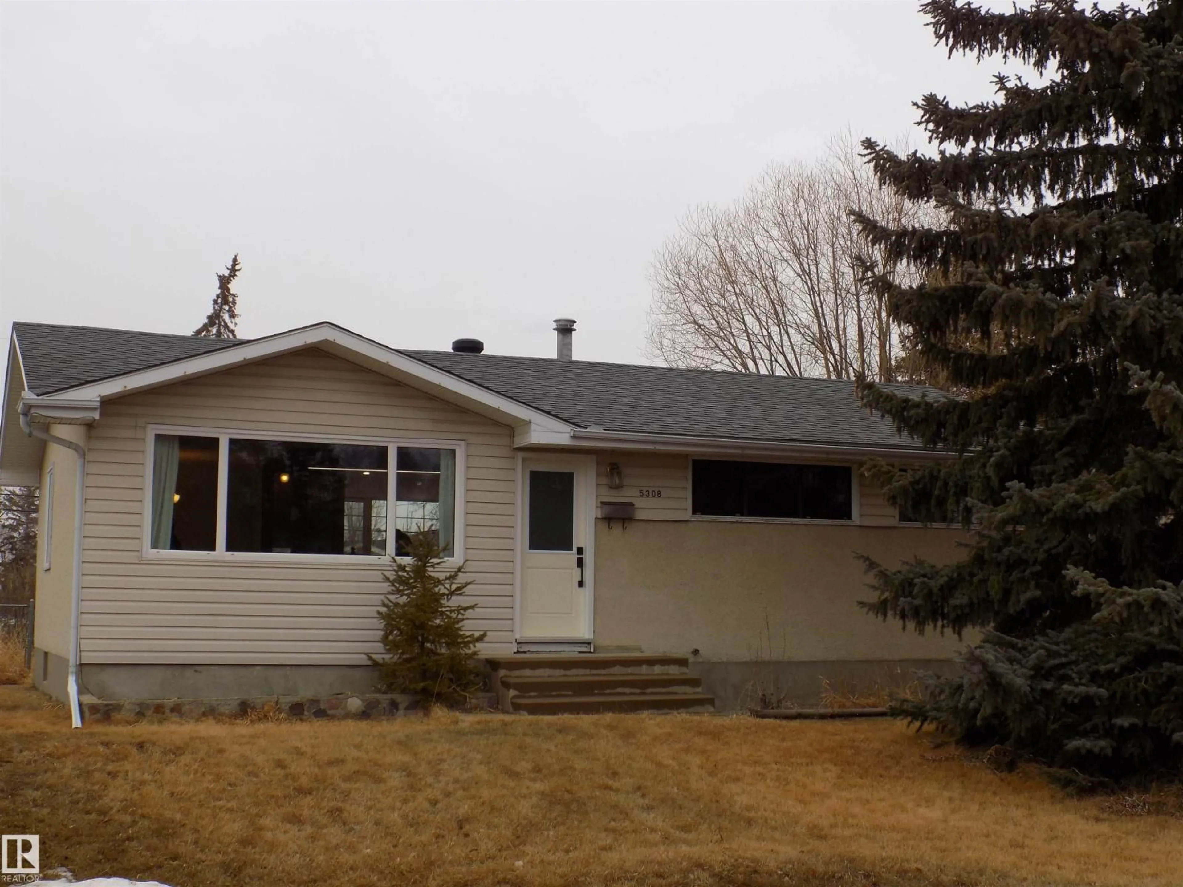 Home with vinyl exterior material, street for 5308 52 AVENUE, Wetaskiwin Alberta T9A0X7