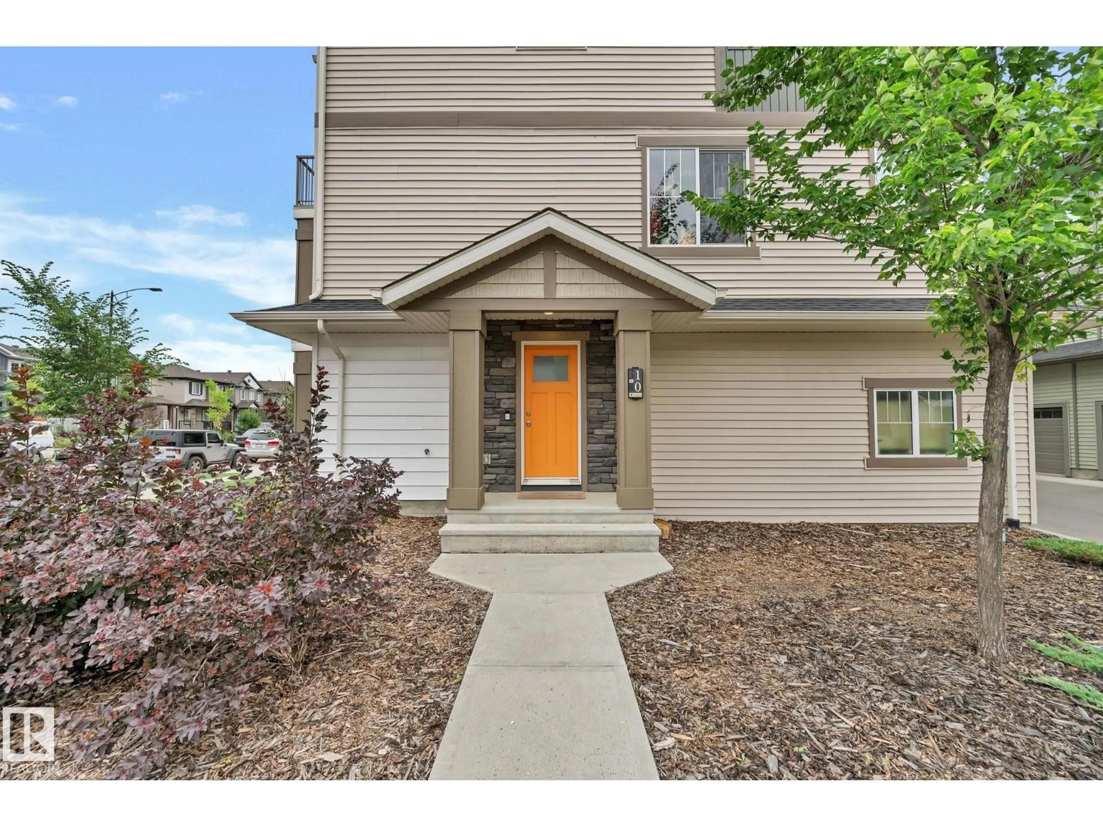 Indoor entryway for 1530 - 10 TAMARACK BV, Edmonton Alberta T6T2E6