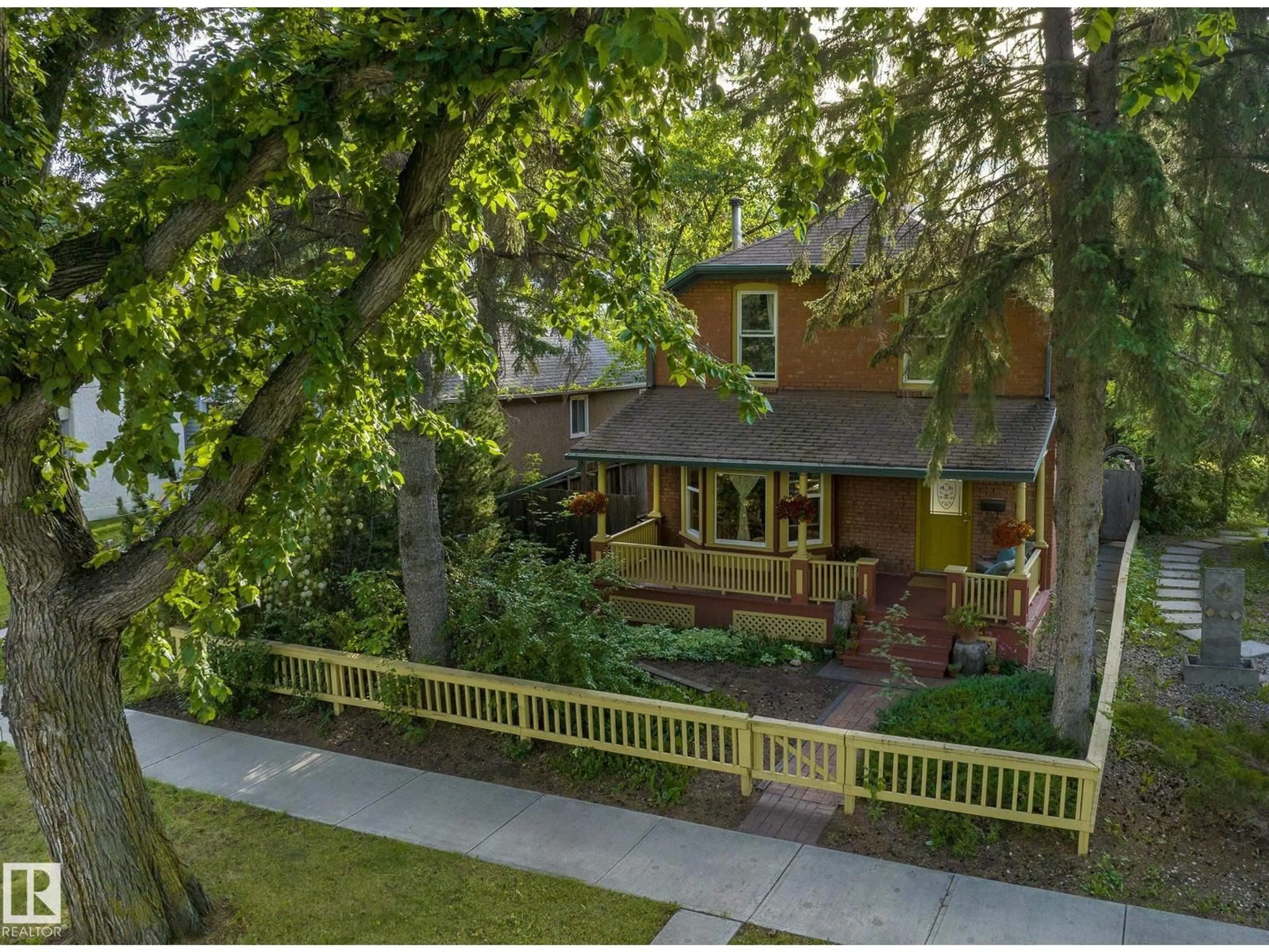 A pic from outside/outdoor area/front of a property/back of a property/a pic from drone, street for 7024 105A ST, Edmonton Alberta T6H2R5