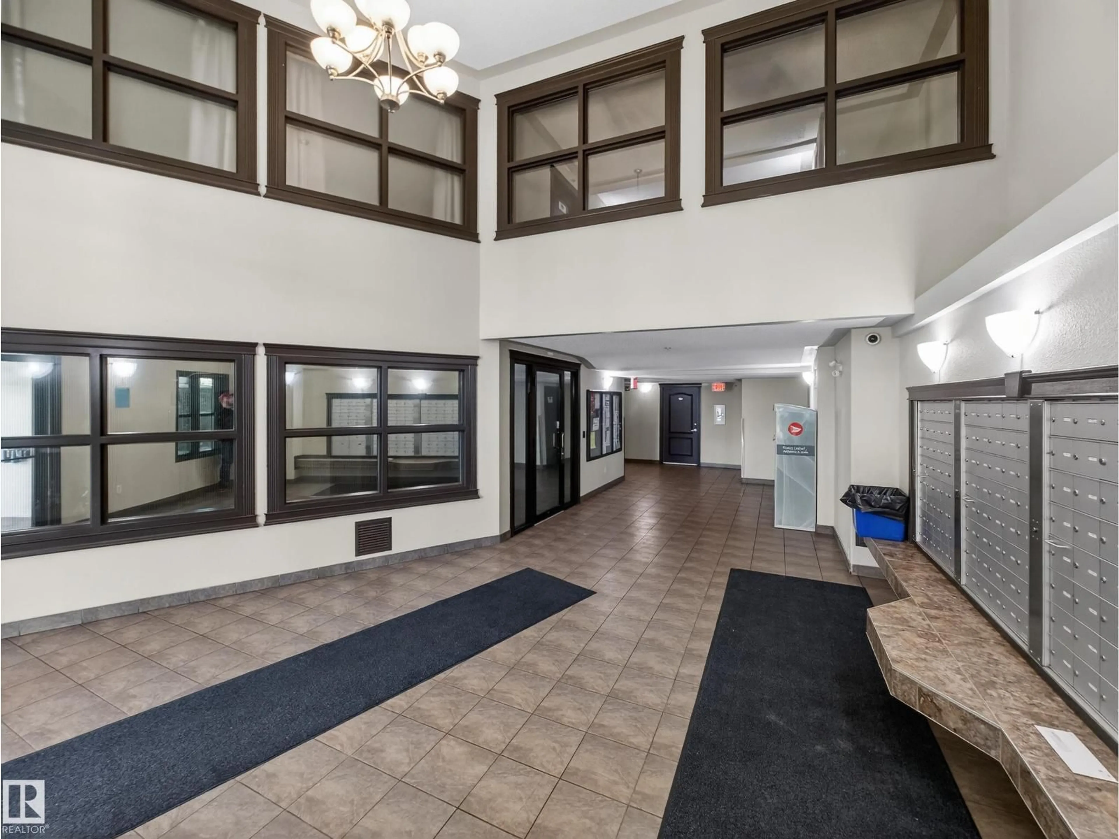 Indoor foyer for 9363 - 1111 SIMPSON DR, Edmonton Alberta T6R0N2