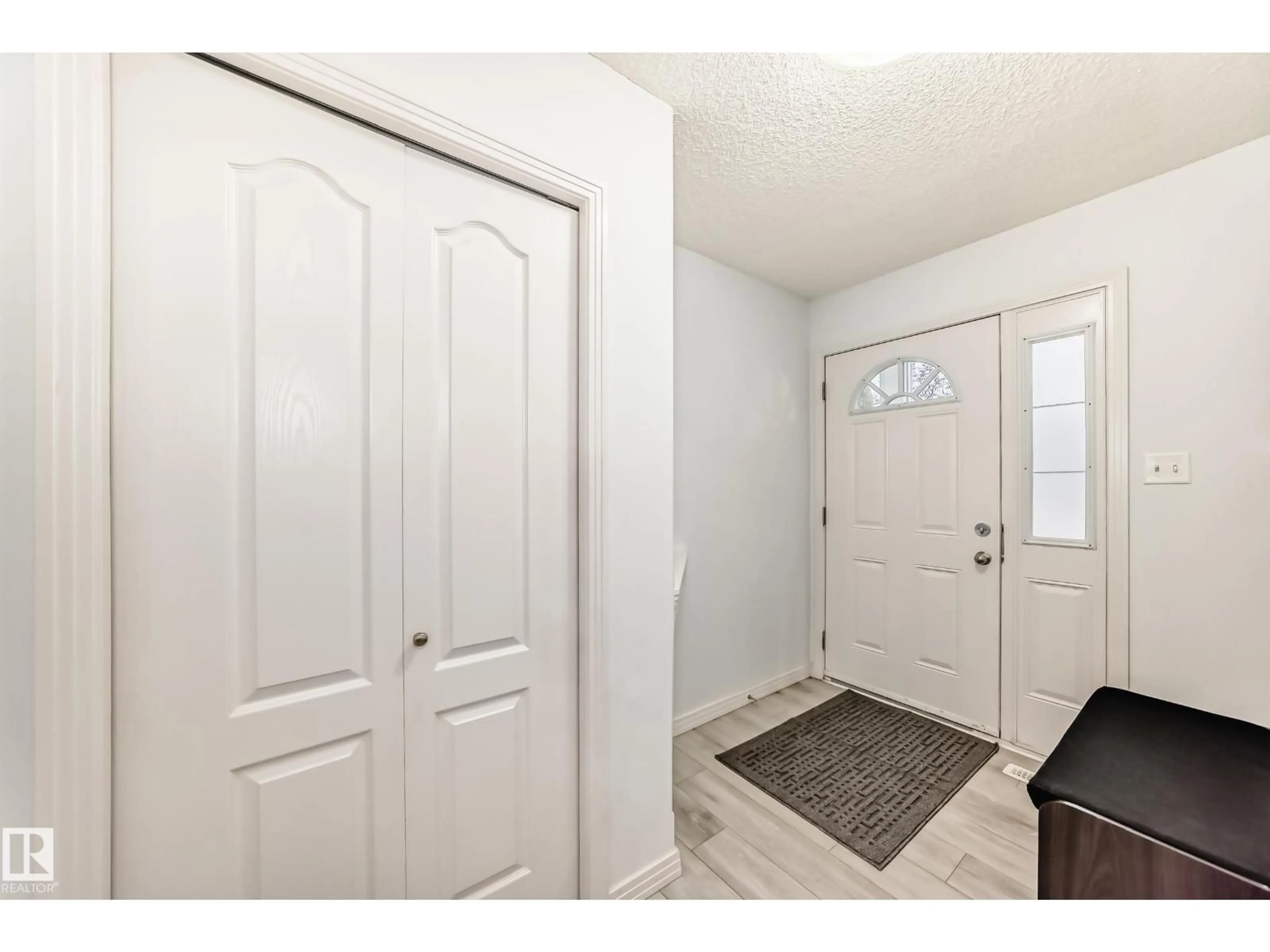 Indoor entryway for NW - 5305 205 ST, Edmonton Alberta T6M2Y7