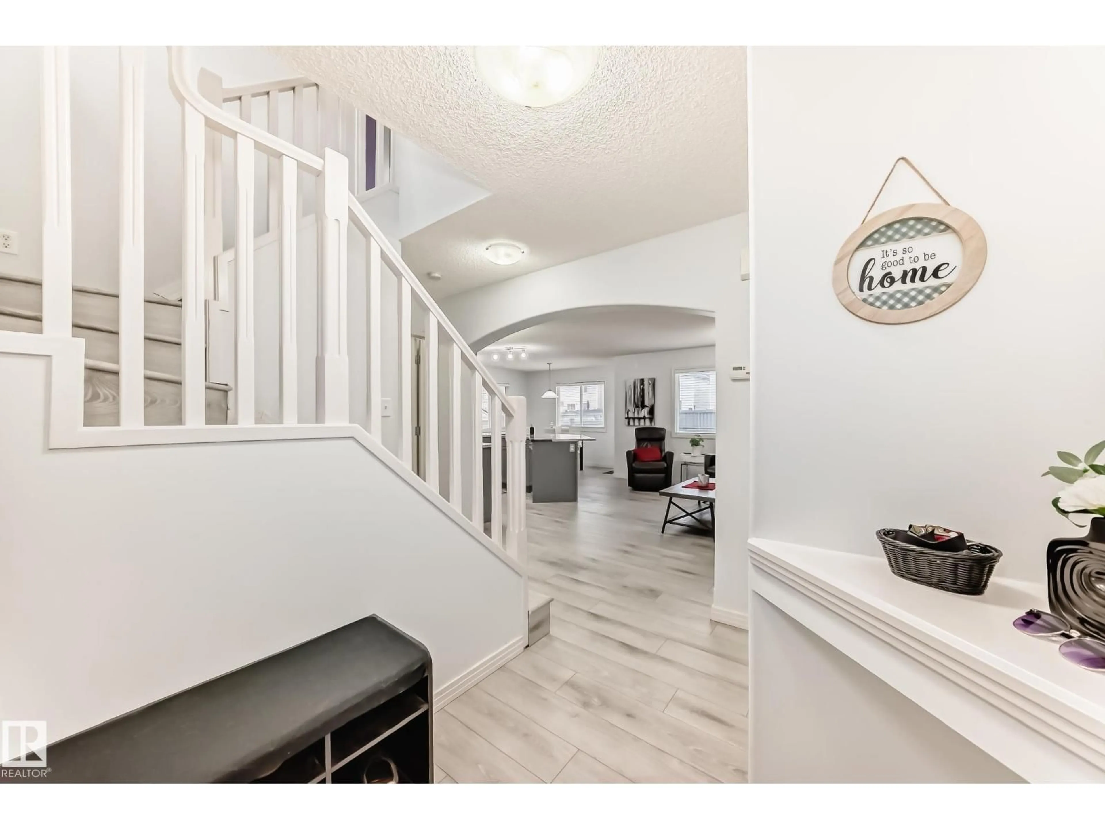 Indoor entryway for NW - 5305 205 ST, Edmonton Alberta T6M2Y7