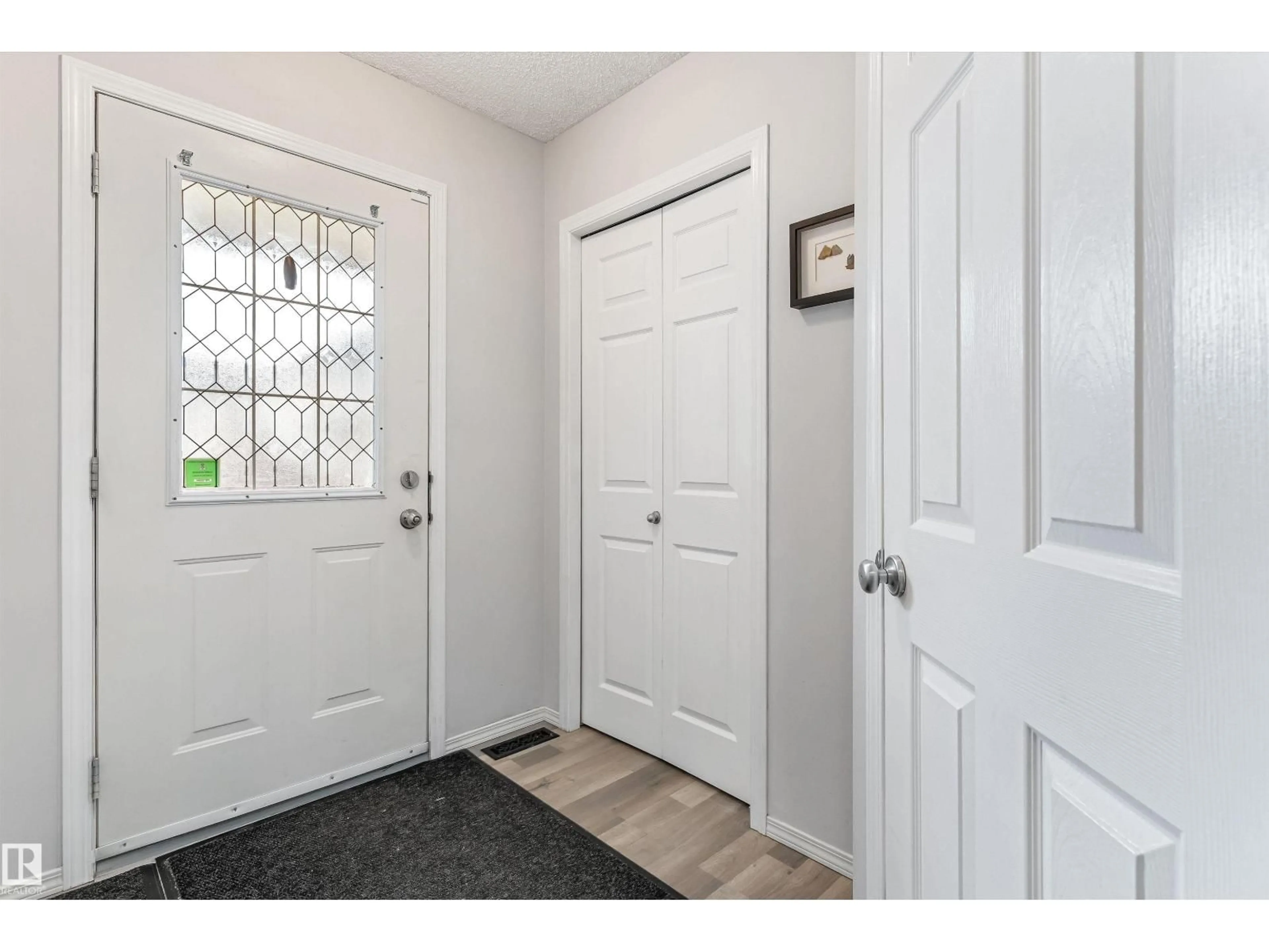 Indoor entryway for 73 - 1428 HODGSON WY, Edmonton Alberta T6R3P8
