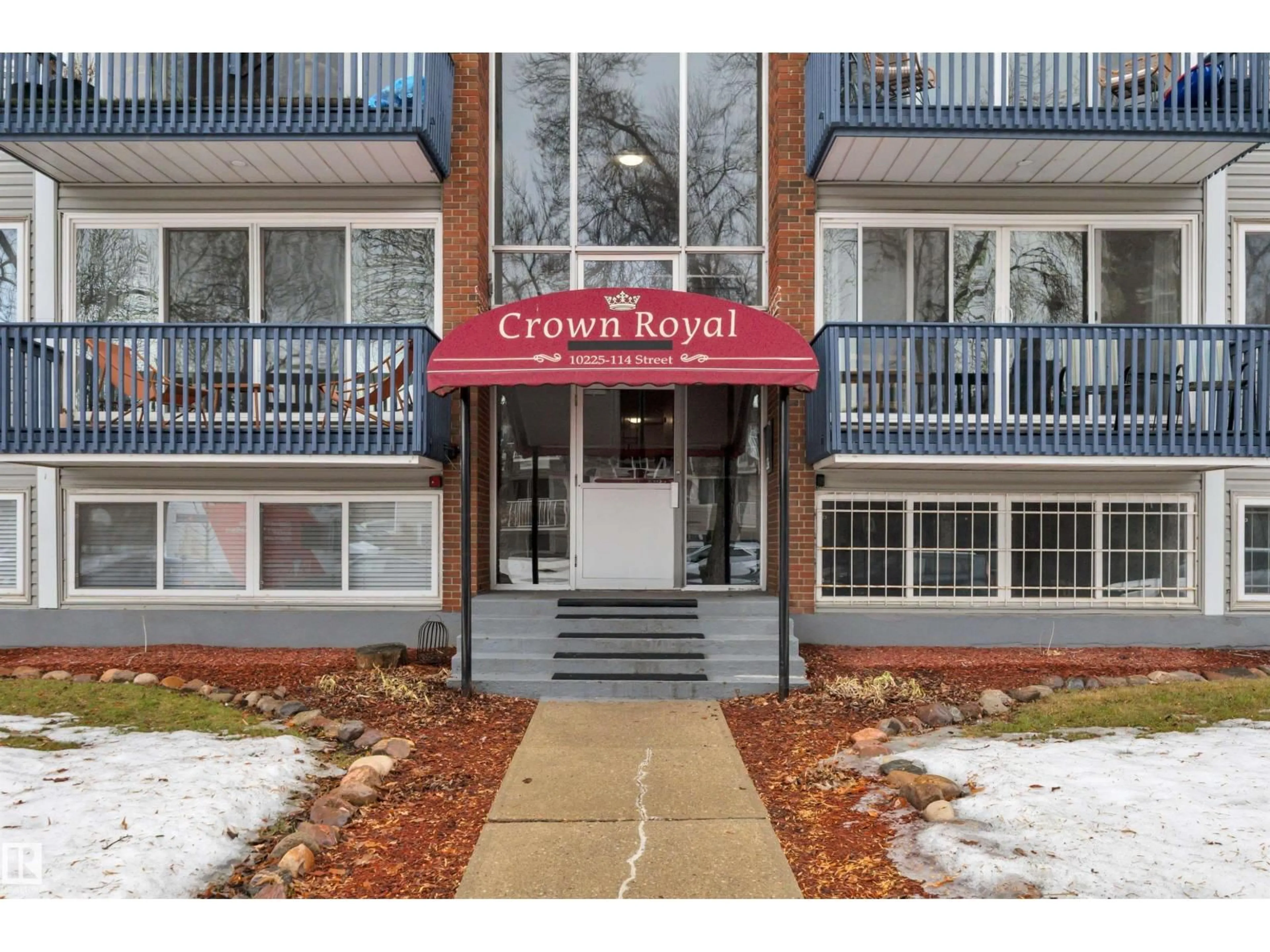 Indoor foyer for #203 - 10225 114 ST, Edmonton Alberta T5K1S1