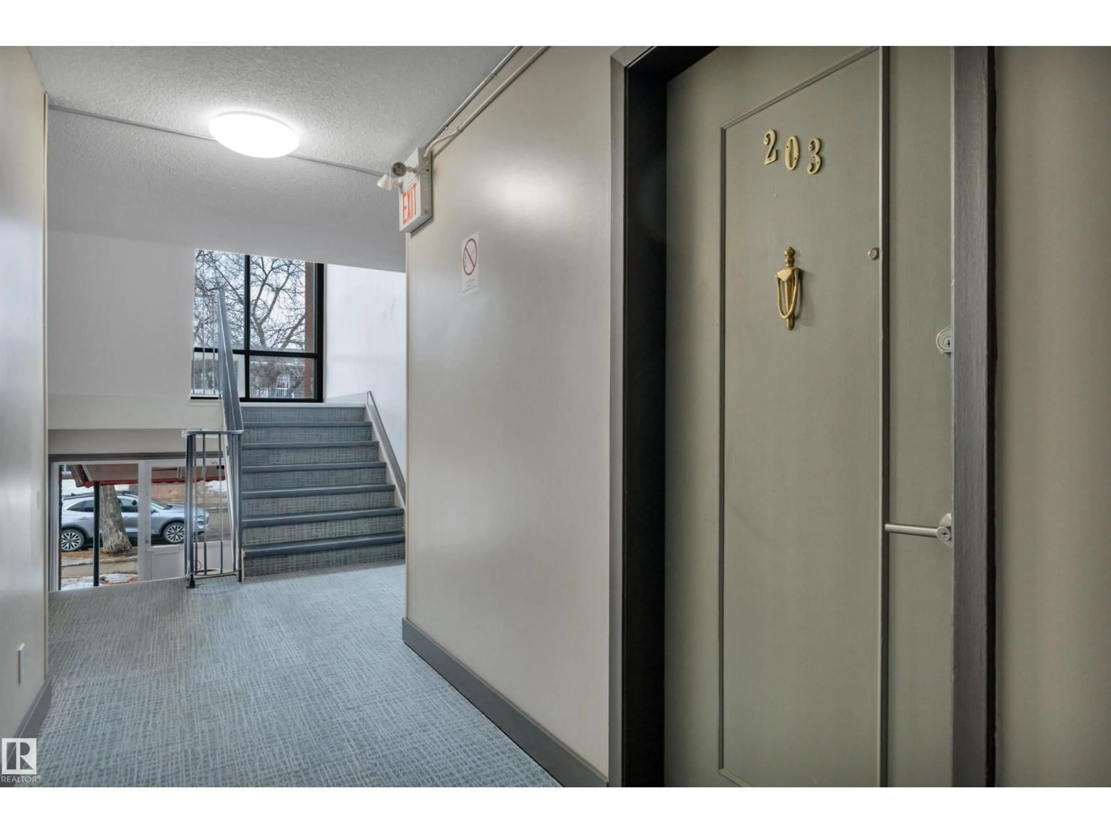 Indoor foyer for #203 - 10225 114 ST, Edmonton Alberta T5K1S1
