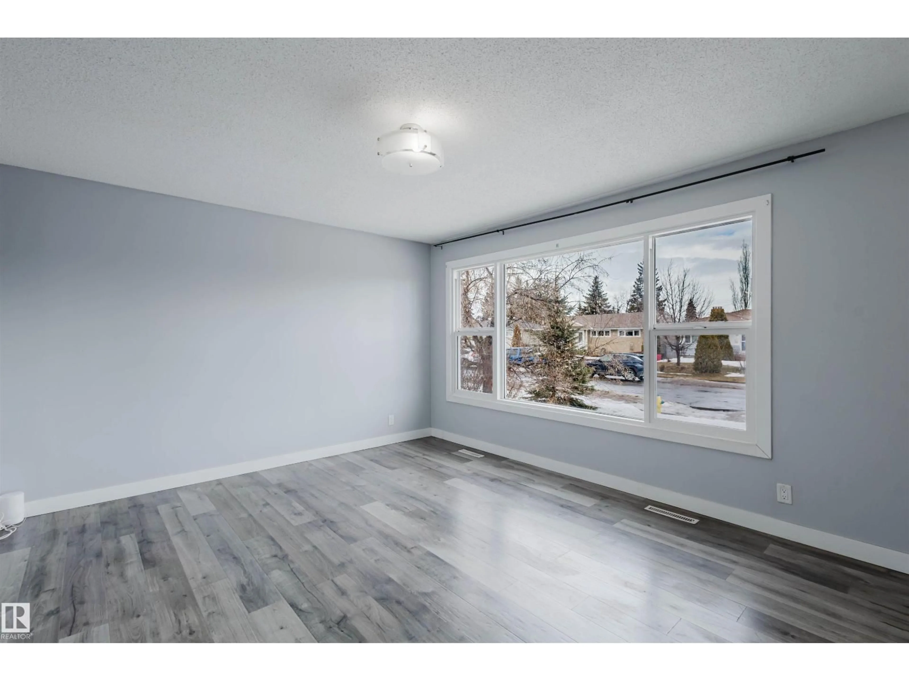A pic of a room for 16101 107A AV, Edmonton Alberta T5P4E2
