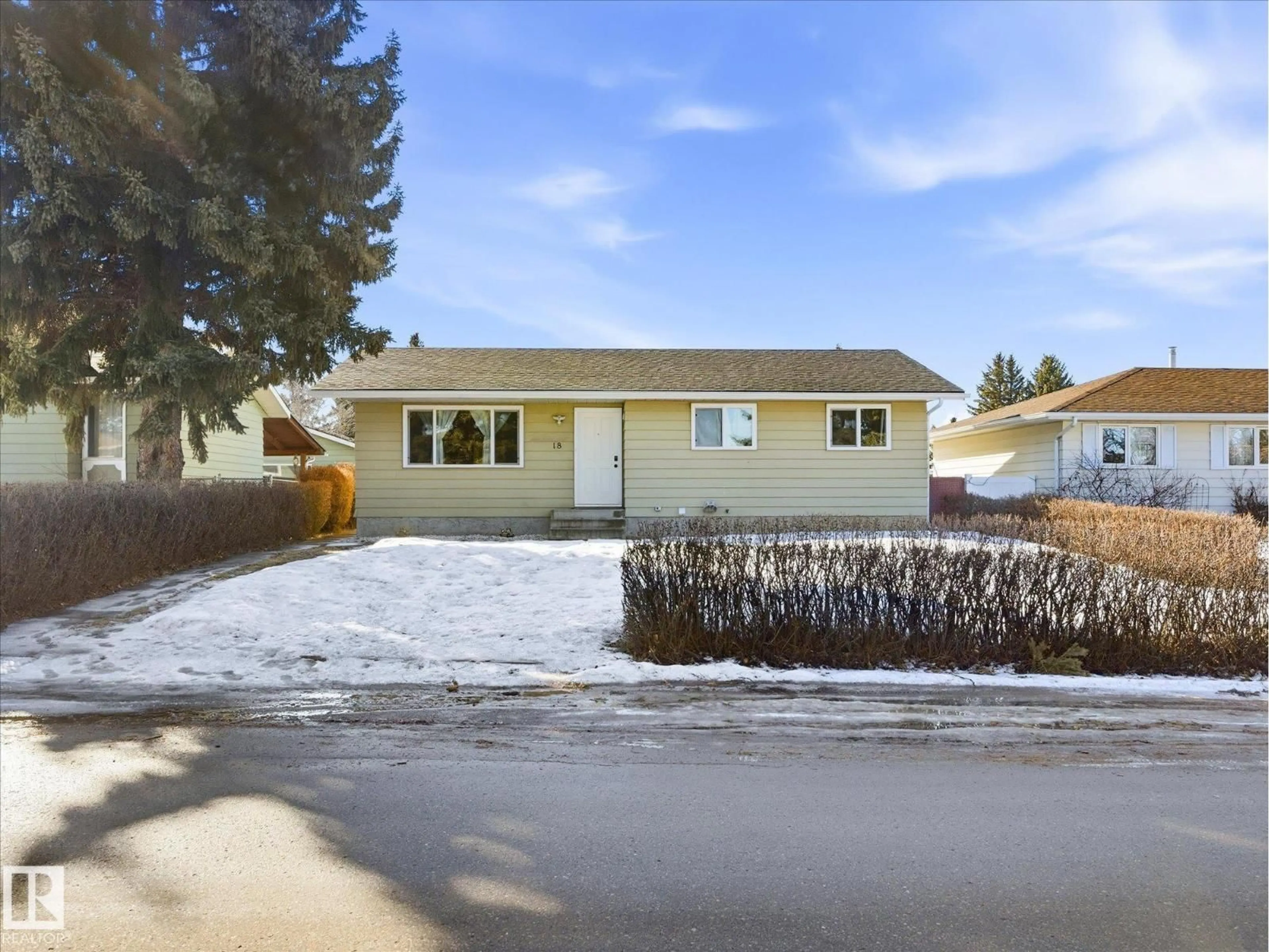 Home with vinyl exterior material, street for 18 MILLER AV, Spruce Grove Alberta T7X2N2