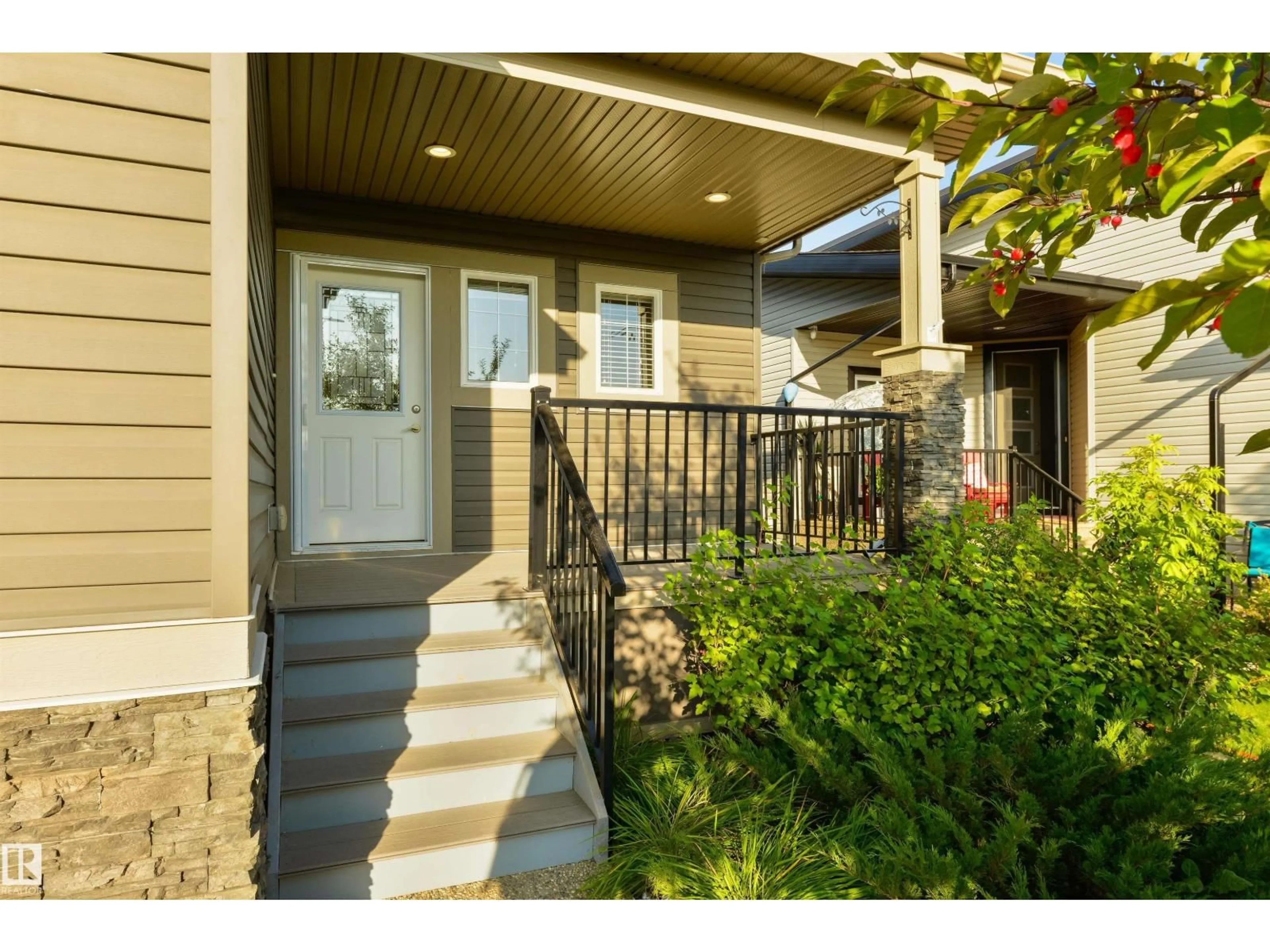 Indoor entryway for #132 - 132 HEATHERGLEN DR, Spruce Grove Alberta T7X0R6