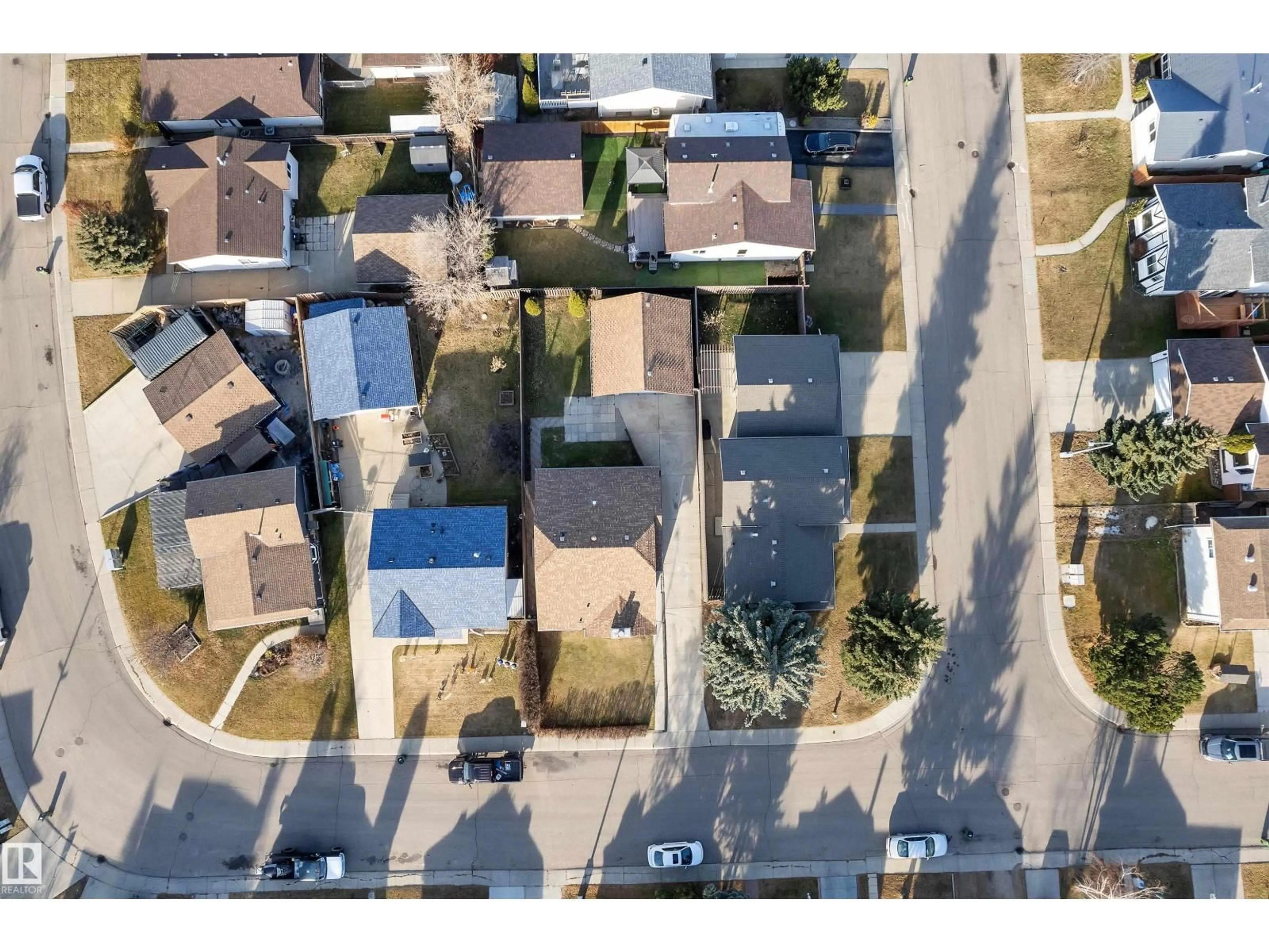 A pic from outside/outdoor area/front of a property/back of a property/a pic from drone, street for 3808 17A AV, Edmonton Alberta T6L2R4