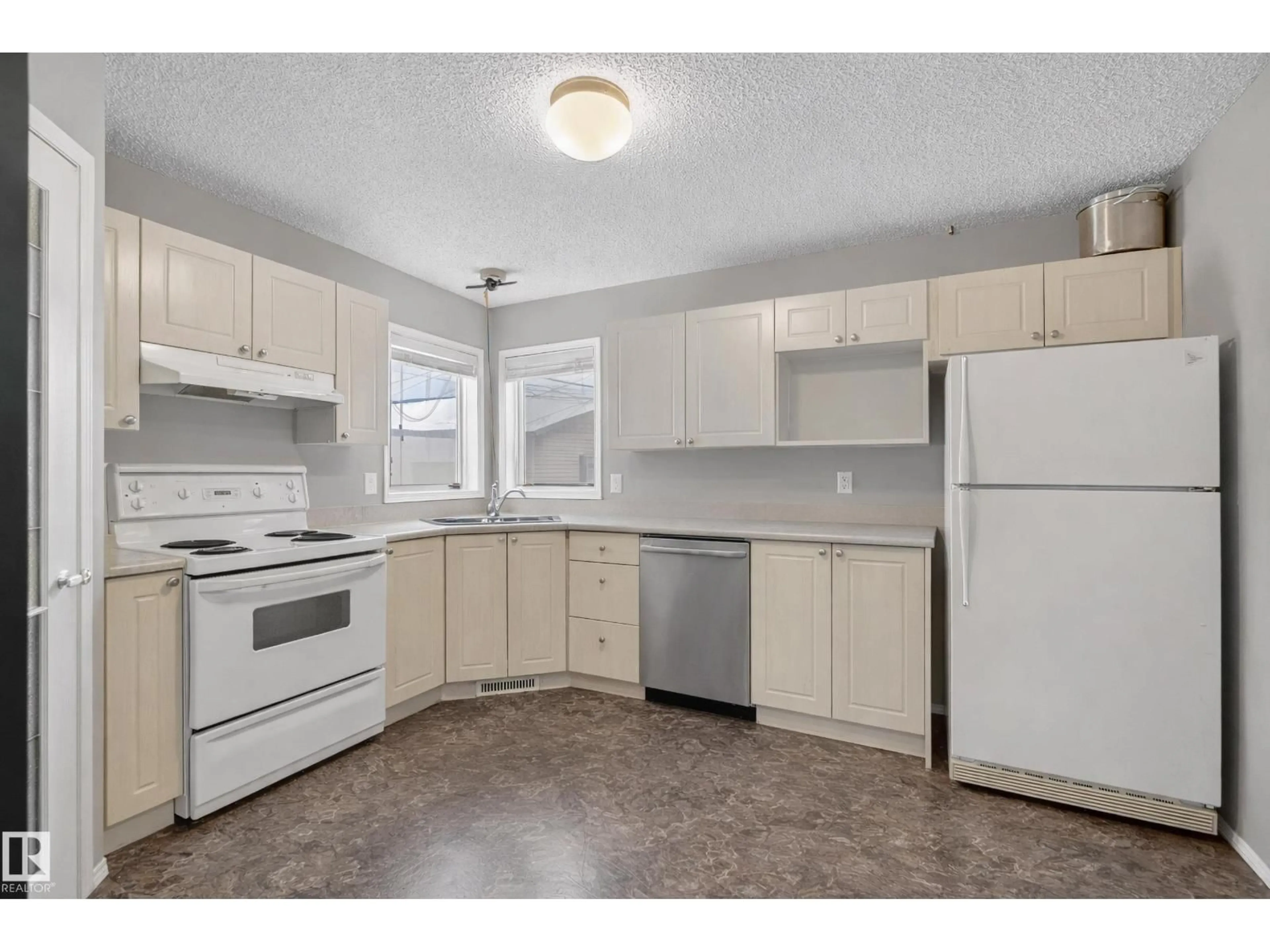 Standard kitchen, unknown for 8109 85 ST, Edmonton Alberta T6C4S3