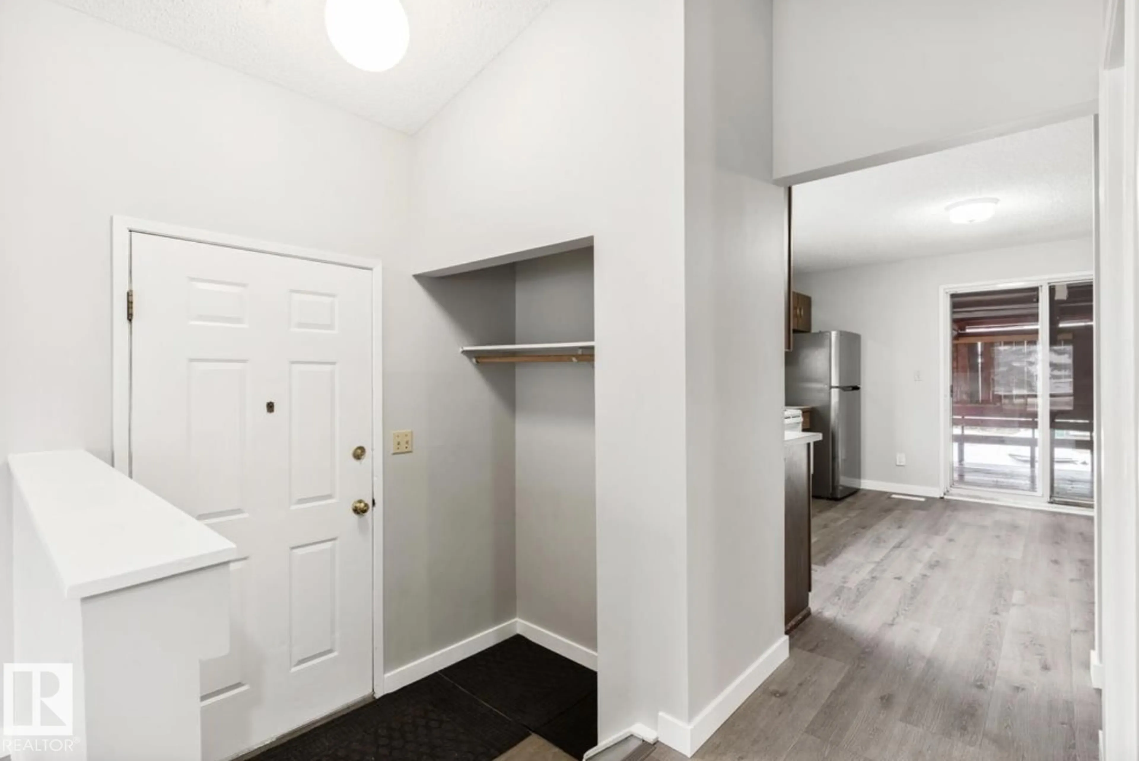 Indoor entryway for NW - 9806 180 STREET, Edmonton Alberta T5T3W1