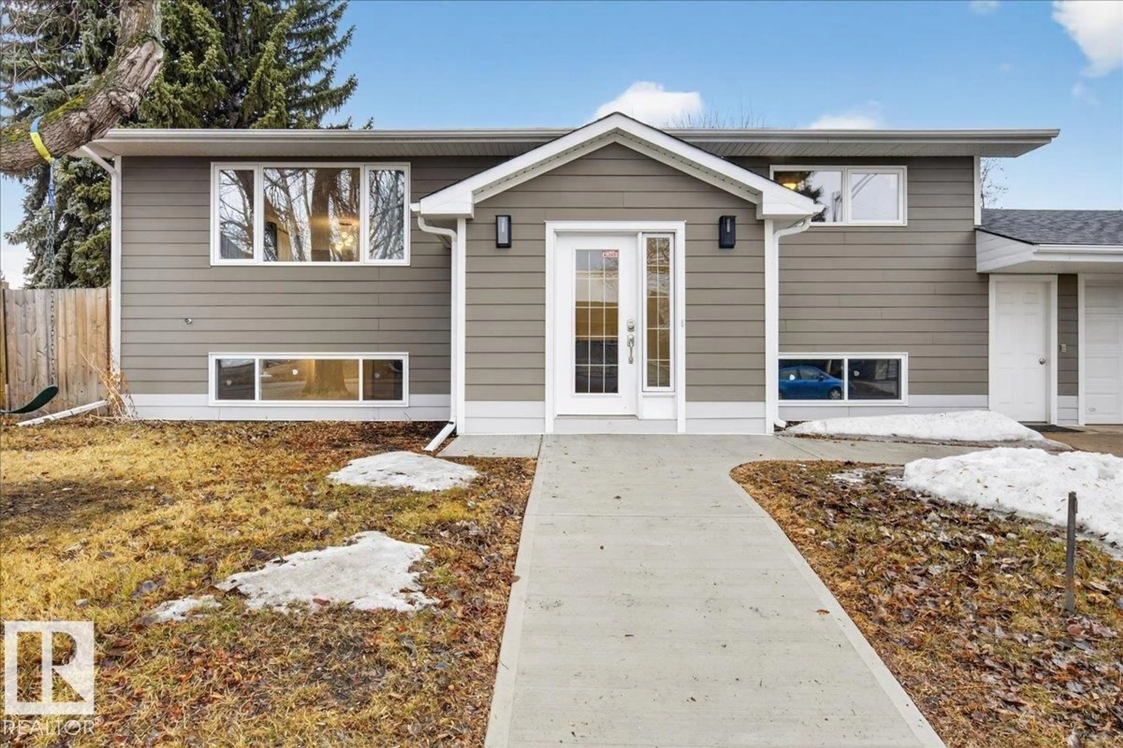 Home with vinyl exterior material, street for 4302 52 ST, Leduc Alberta T9E5A7