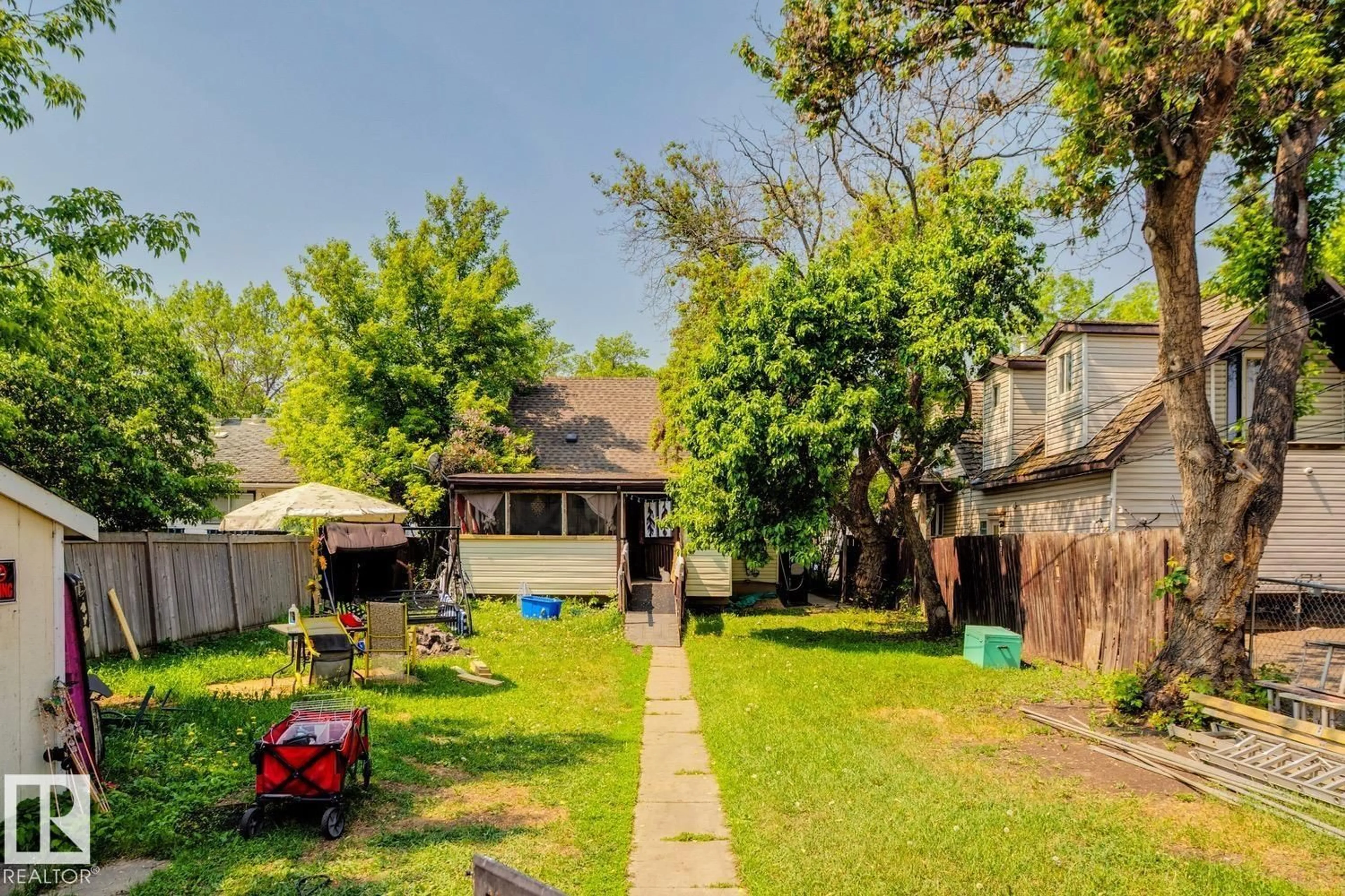 A pic from outside/outdoor area/front of a property/back of a property/a pic from drone, street for NW - 12219 107 ST, Edmonton Alberta T5G2S9