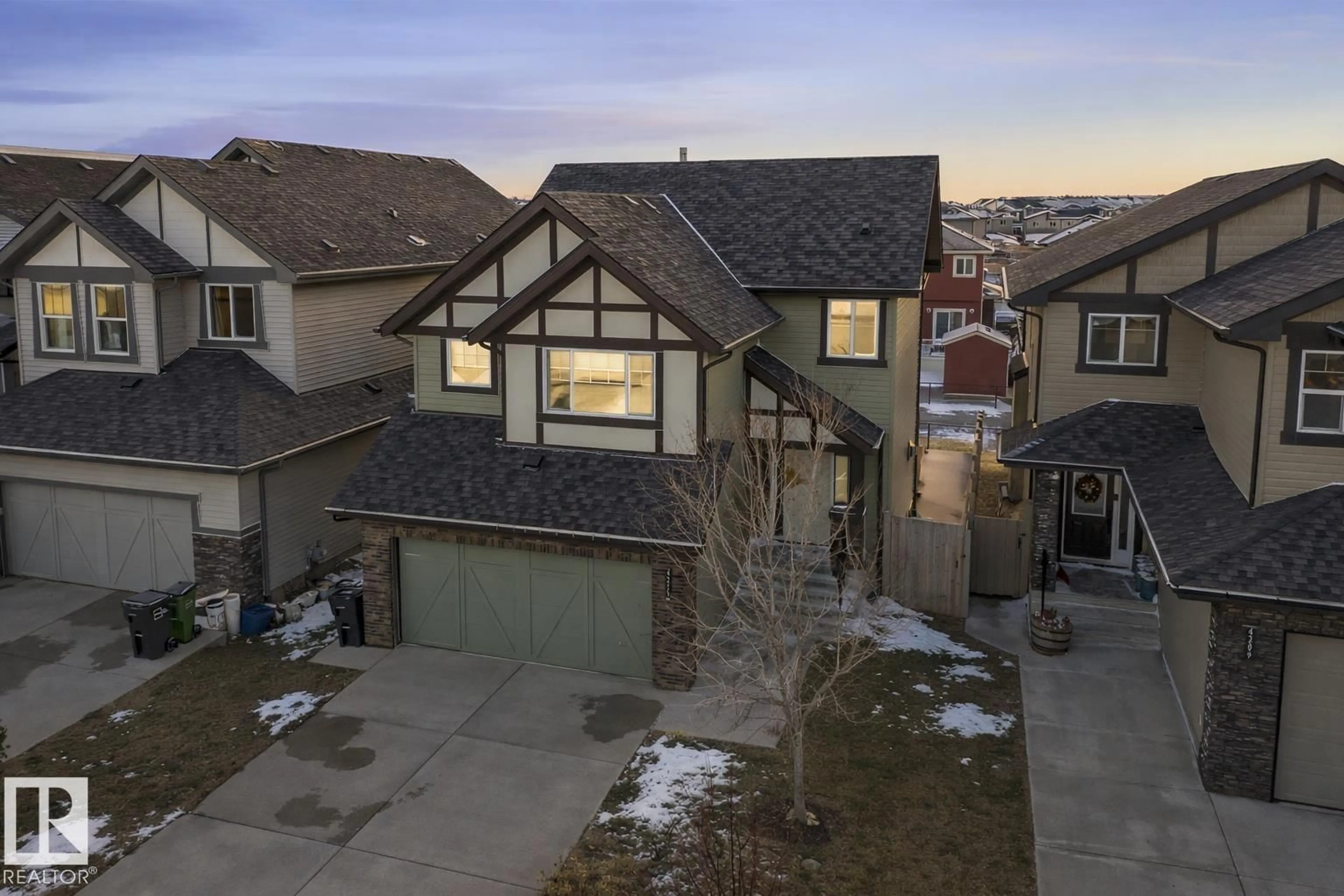 A pic from outside/outdoor area/front of a property/back of a property/a pic from drone, street for 4211 CHARLES CL, Edmonton Alberta T6W0Z5